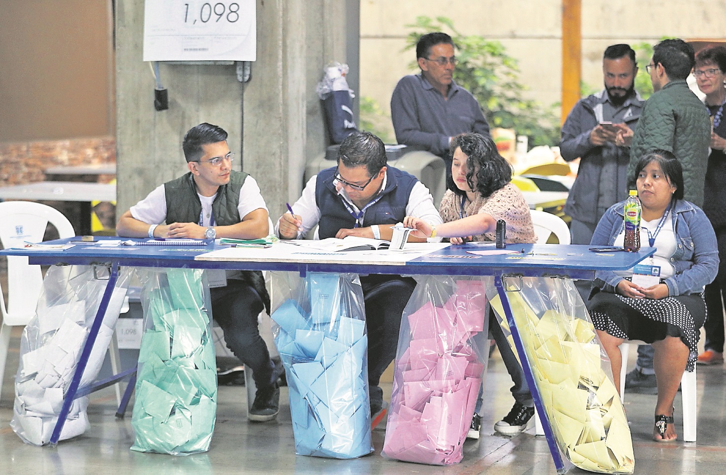 Las elecciones generales se celebrarán el 25 de junio, apenas cuatro meses antes, el TSE compró un millonario sistema informático para la transmisión de resultados. (Foto Prensa Libre: Hemeroteca PL)