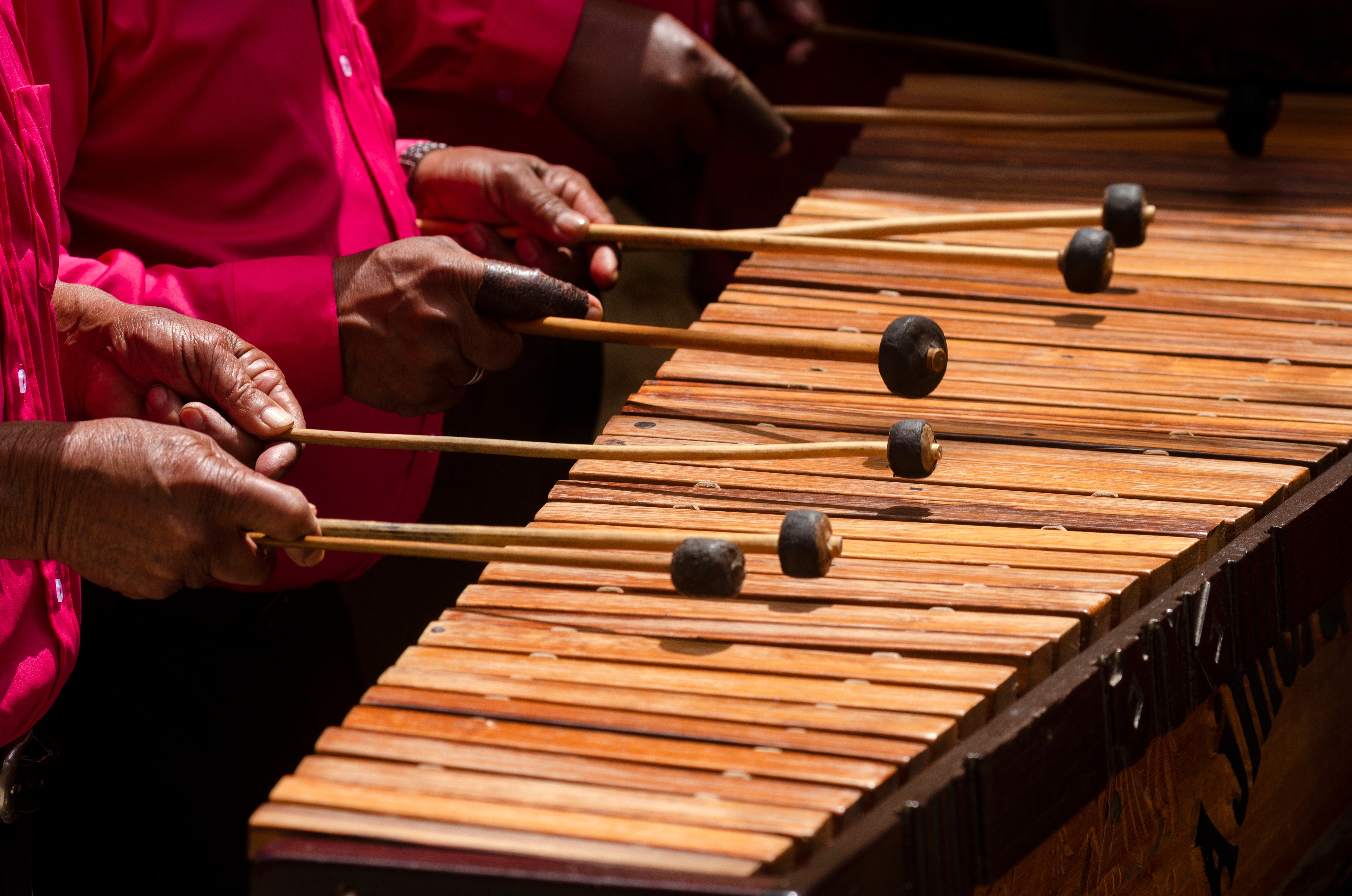 Día de la Marimba: Conozca a estos carpinteros que durante tres décadas han impactado con sus maneras de hacer el instrumento nacional