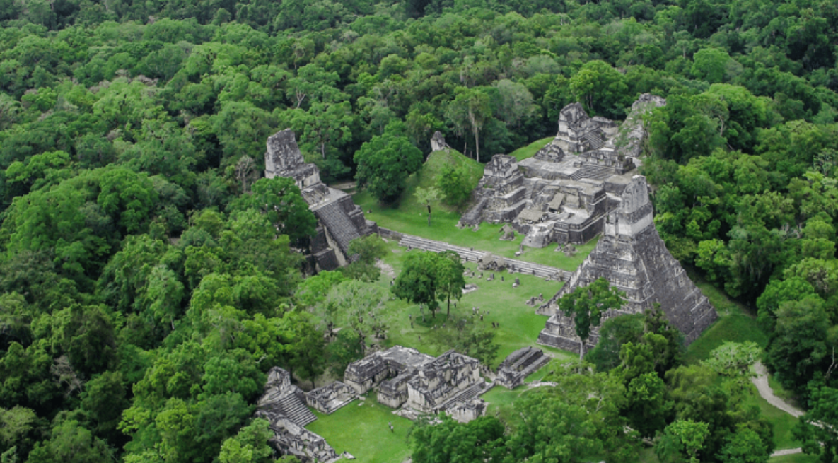 El extenso Parque Nacional Tikal, en Petén. (Foto: Hemeroteca PL)
