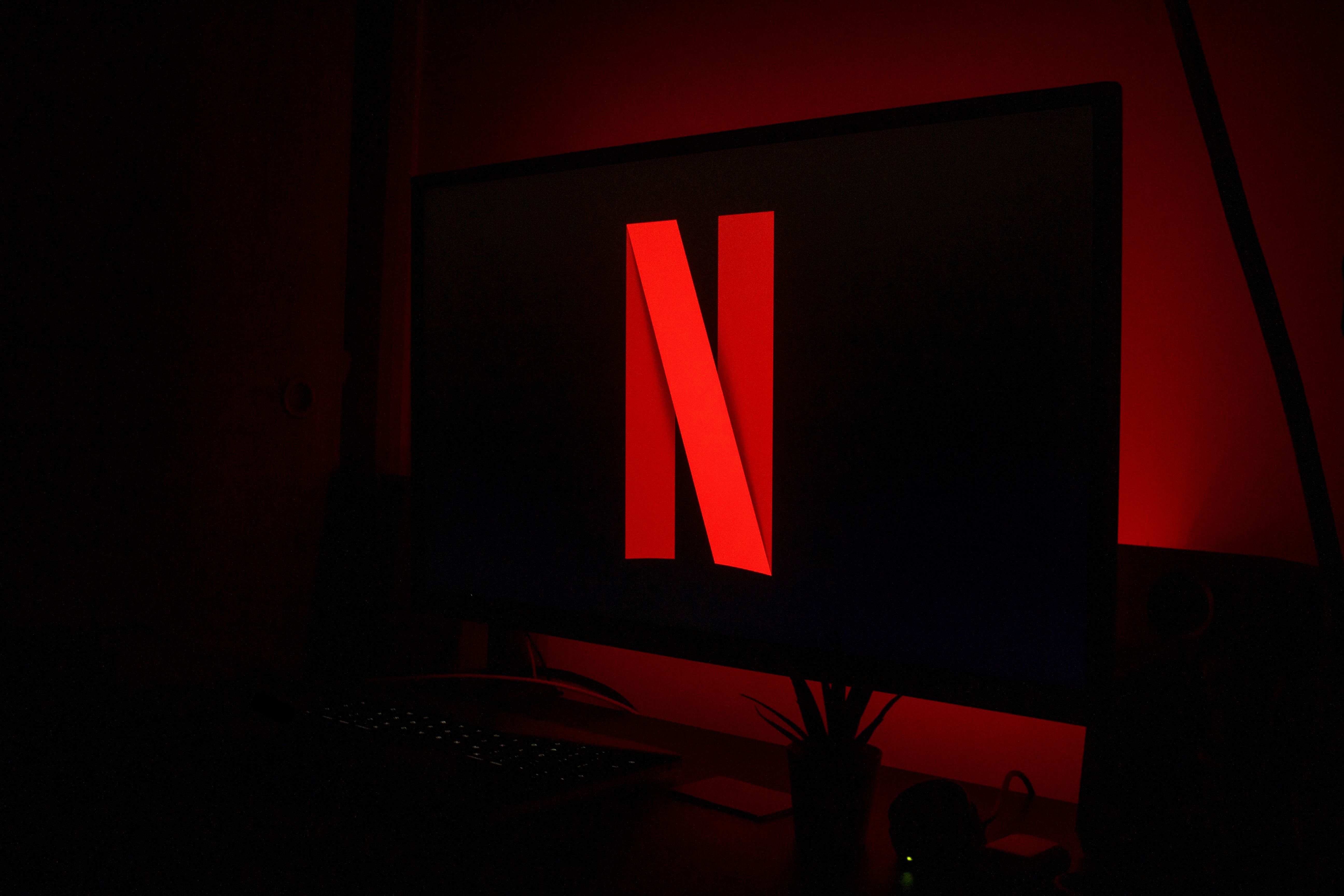  Netflix ofrecerá películas nuevas, así como producciones de años pasados este mes. (Foto Prensa Libre: DCL en Unsplash) 