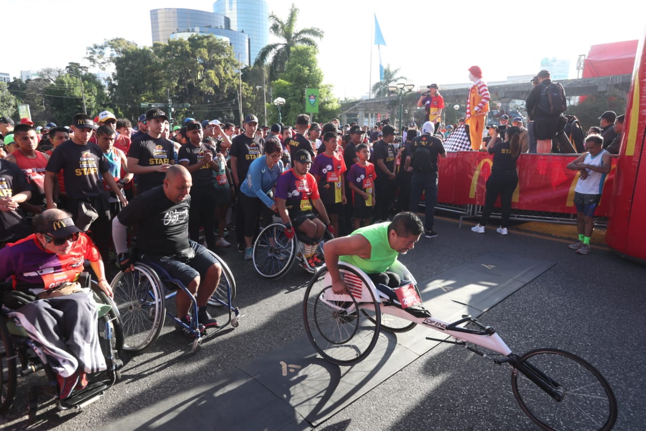 Miles de participantes corrieron hoy la Carrera Familiar McDonalds 2023 en la Ciudad de Guatemala (foto), Xela, El Salvador y Honduras. Es para obras benéficas de la Fundación Ronald McDonald. (Foto Prensa Libre: Erick Ávila).