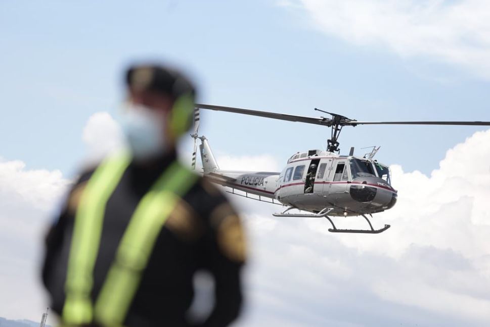 Uno de los helicópteros del Ministerio de Gobernación, que son utilizados por la PNC de Guatemala. (Foto Prensa Libre: Mingob)