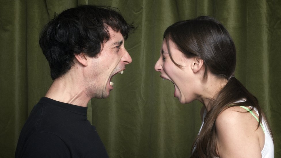 Es inevitable que en las relaciones más cercanas haya peleas y diferencias. (GETTY IMAGES)