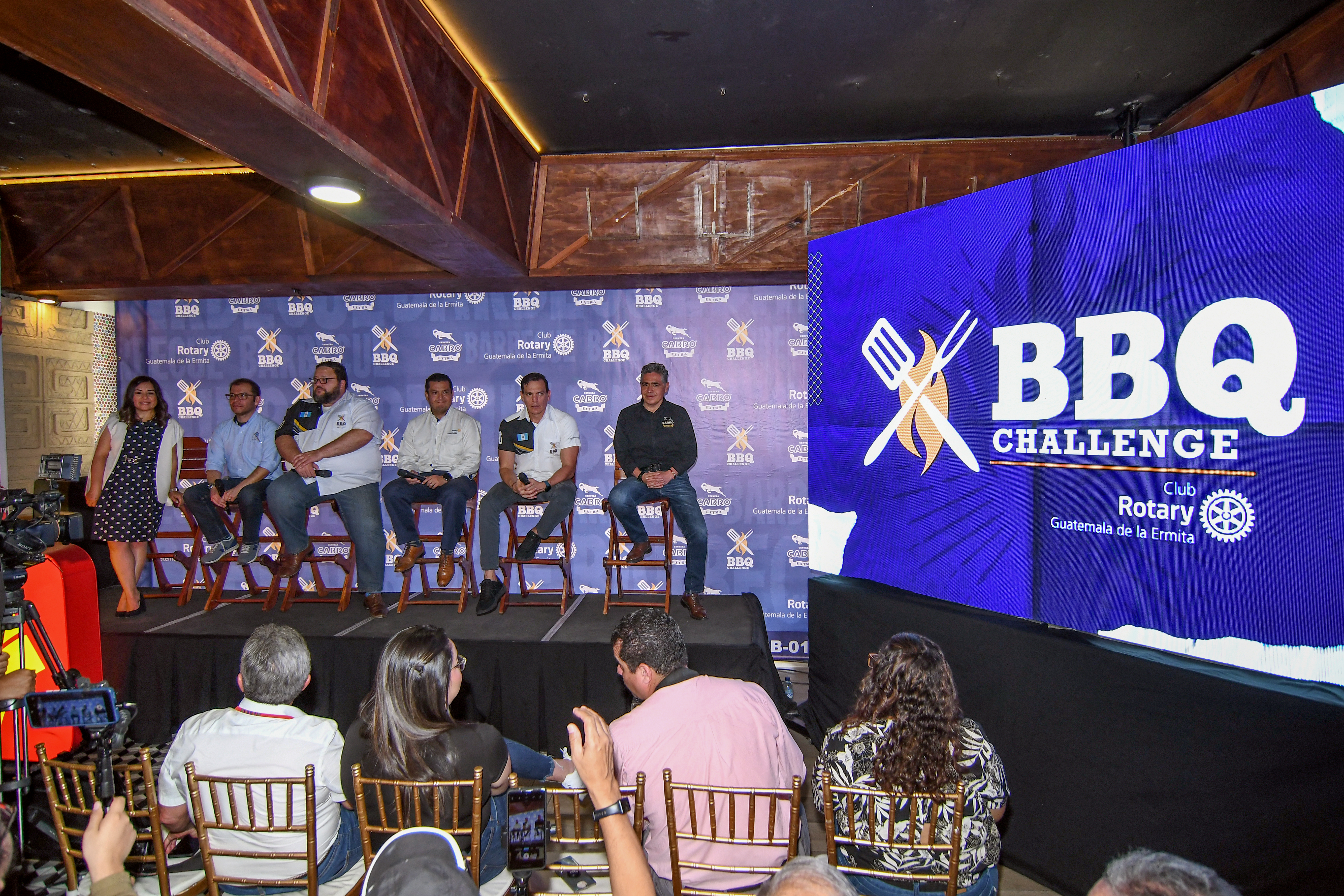 Personeros del Club Rotario Guatemala de La Ermita, Cerveza Cabro y Banco G&T Continental. Dieron detalles del evento. Foto Prensa Libre: Sergio Muñoz