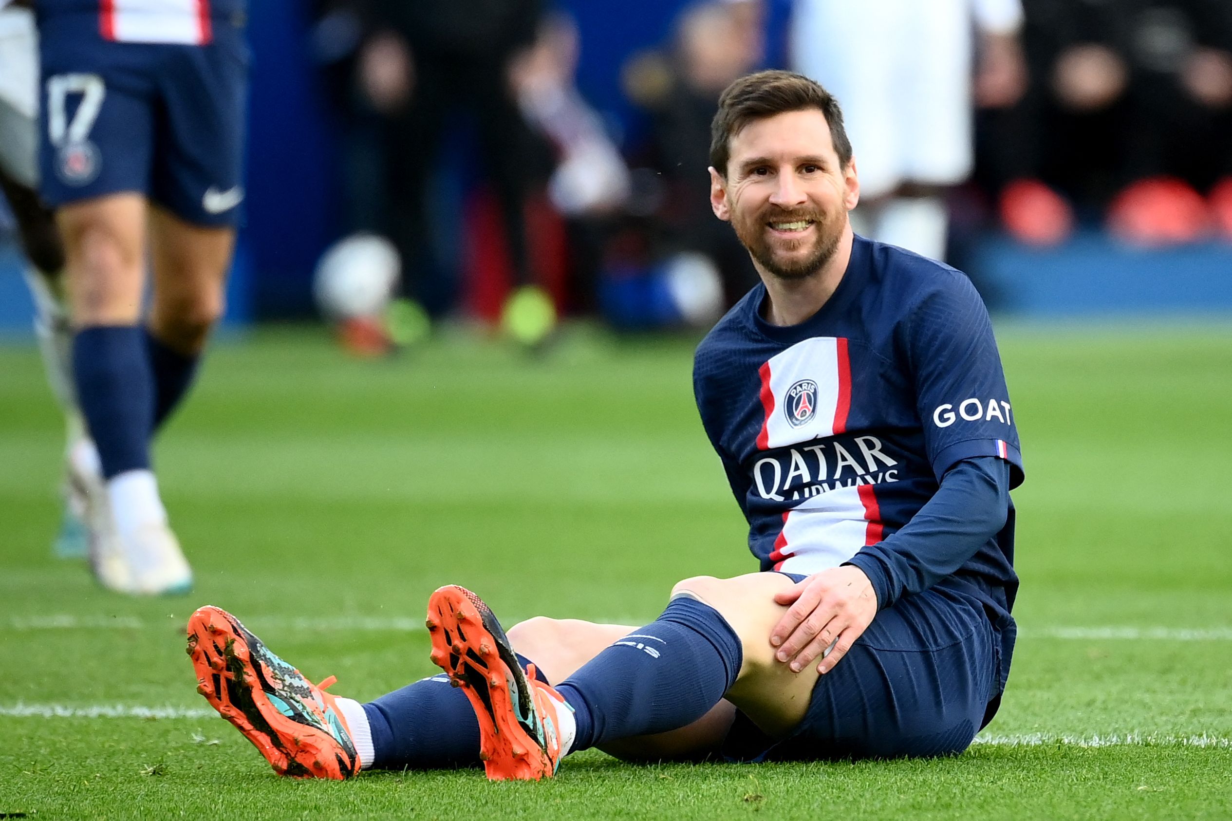 El delantero argentino de Paris Saint-Germain Lionel Messi fue pitado por un sector de la afición del PSG. Foto Prensa Libre (AFP)