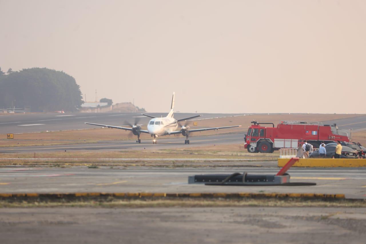 Avión presenta fallas y aterriza en Aeropuerto Internacional La Aurora
