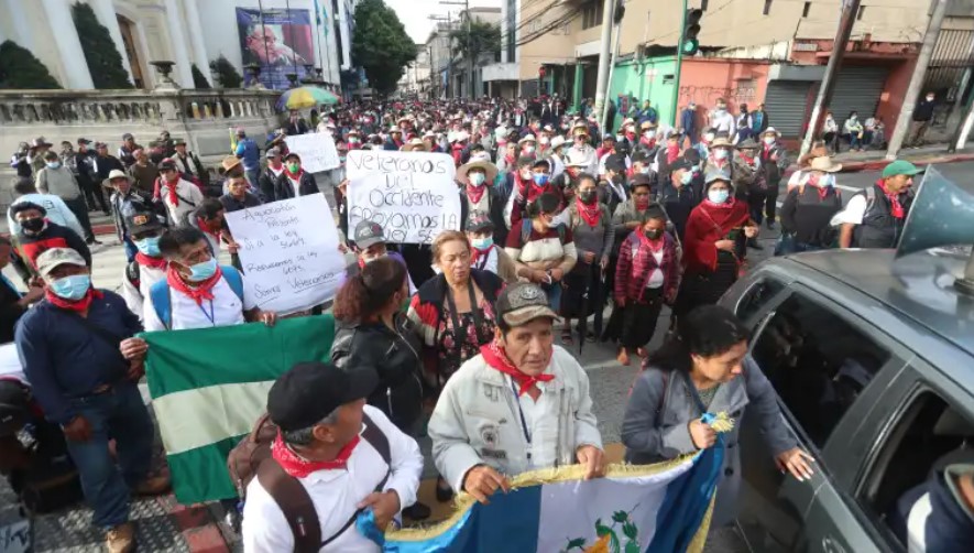 Militares veteranos han manifestado para pedir un pago por servicios prestados durante el conflicto armado interno. (Foto Prensa Libre: HemerotecaPL)