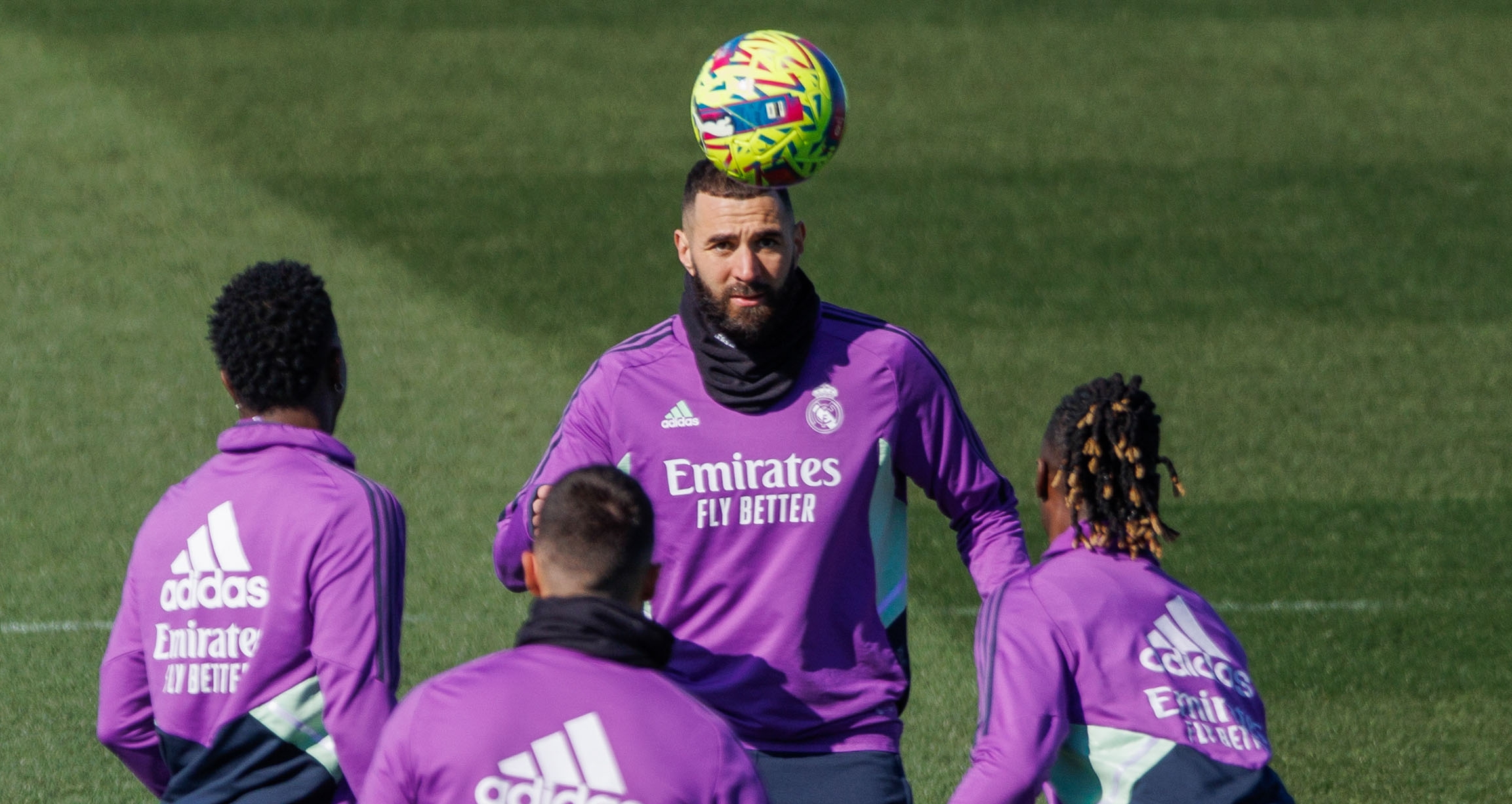 El delantero francés del Real Madrid Karim Benzema estará para el juego ante el Liverpool. (Foto Prensa Libre: EFE)