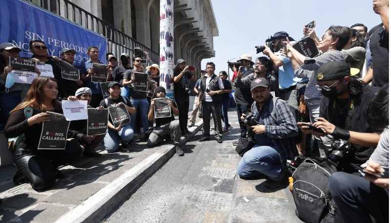 Protesta frente a la Corte Suprema de Justicia. (Foto Prensa Libre: María José Bonilla)