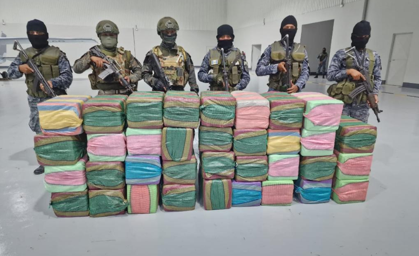 Elementos del Ejército localizaron la presunta droga que fue analizada por expertos del MP. Fotografía: Ministerio de la Defensa.