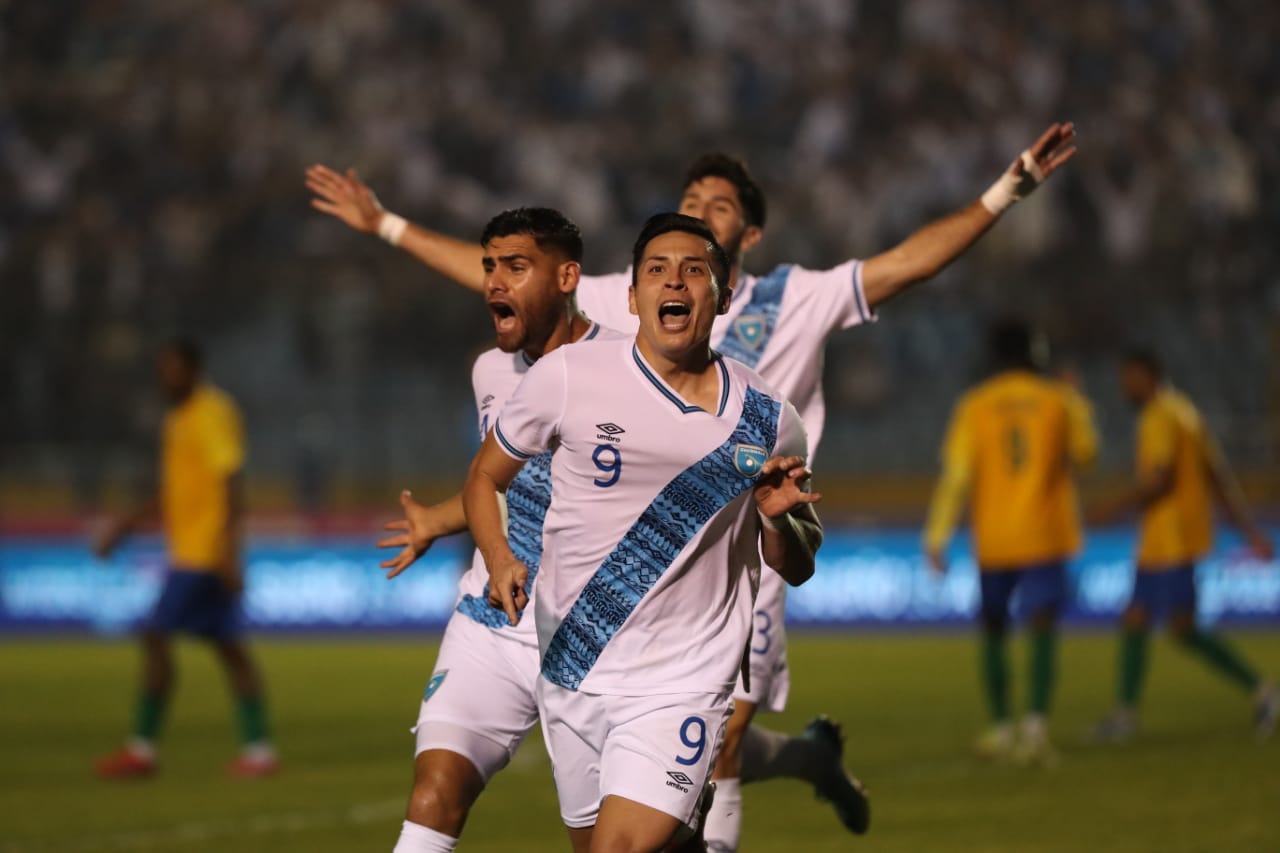 Rubio Rubín celebra después de anotar el primer gol de Guatemala frente a Guayana Francesa. (Foto Prensa Libre: Érick Ávila)