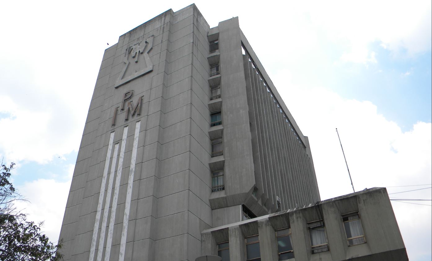 Edificio central del Instituto de Previsión Militar, en la zona 1 de la capital, inmueble que actualmente renta también oficinas a bancos y oficinas de gobierno. (Foto Prensa Libre: Hemeroteca PL)