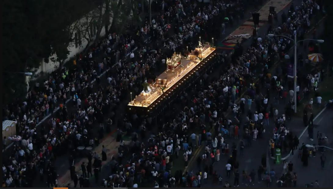 Santo Entierro de El Calvario por la avenida Reforma