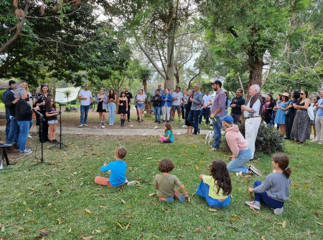 Vigilia para honrar a Julio Sical, vecino antigüeño que fue baleado en su vivienda en San Pedro el Alto, San Pedro Las Huertas, Antigua Guatemala, al defender a su familia de un asalto. (Foto Prensa Libre: Cortesía)