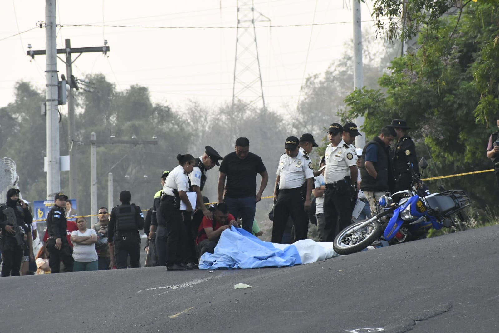 
La balacera ocurrió en el sector 1 del asentamiento Las Margaritas, colonia El Búcaro, zona 12 de Villa Nueva. (Foto Prensa Libre: Érick Ávila)
