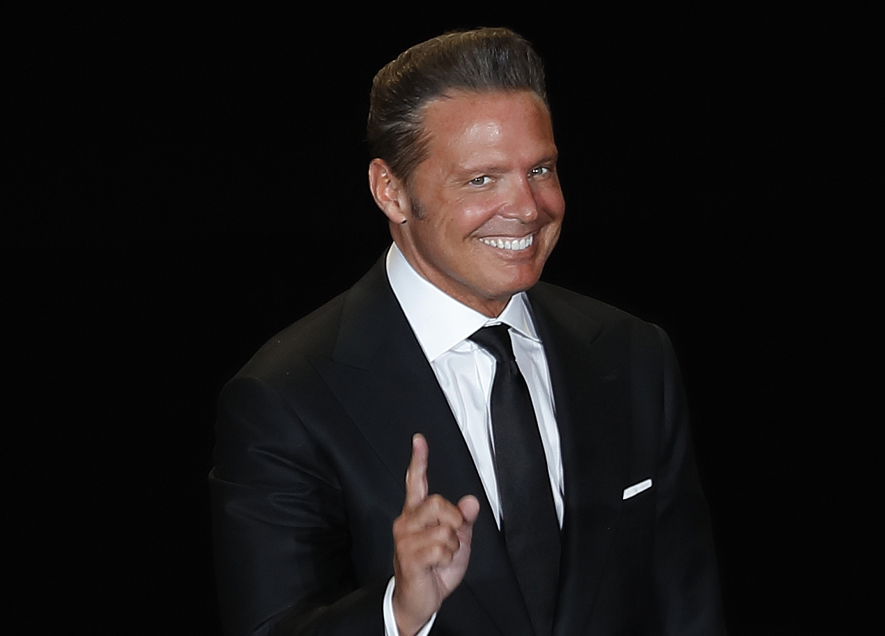 Fotografía de archivo fechada el 21 de febrero de 2018 del cantante mexicano Luis Miguel durante un concierto en Ciudad de México.  (Foto Prensa Libre: EFE)