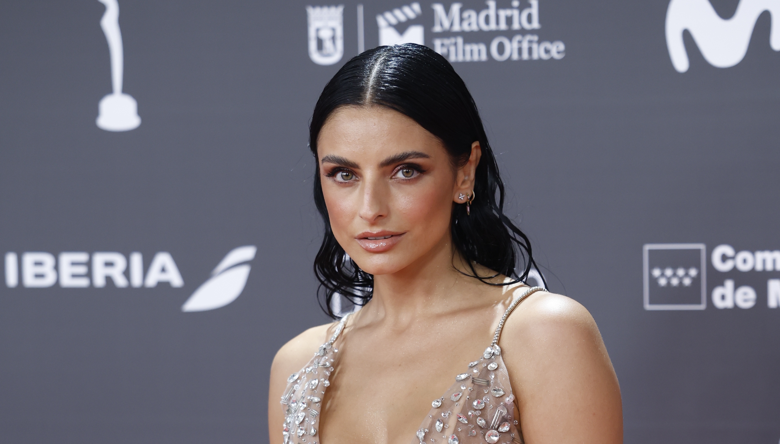 La actriz mexicana Aislinn Derbez conecta con su historia personal y la presión social por su alimentación y un cuerpo delgado.   (Foto Prensa Libre: EFE)