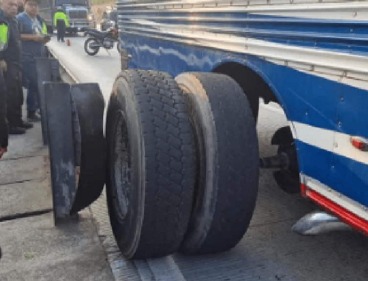 ACCIDNETE DE BUS EN ANTIGUA