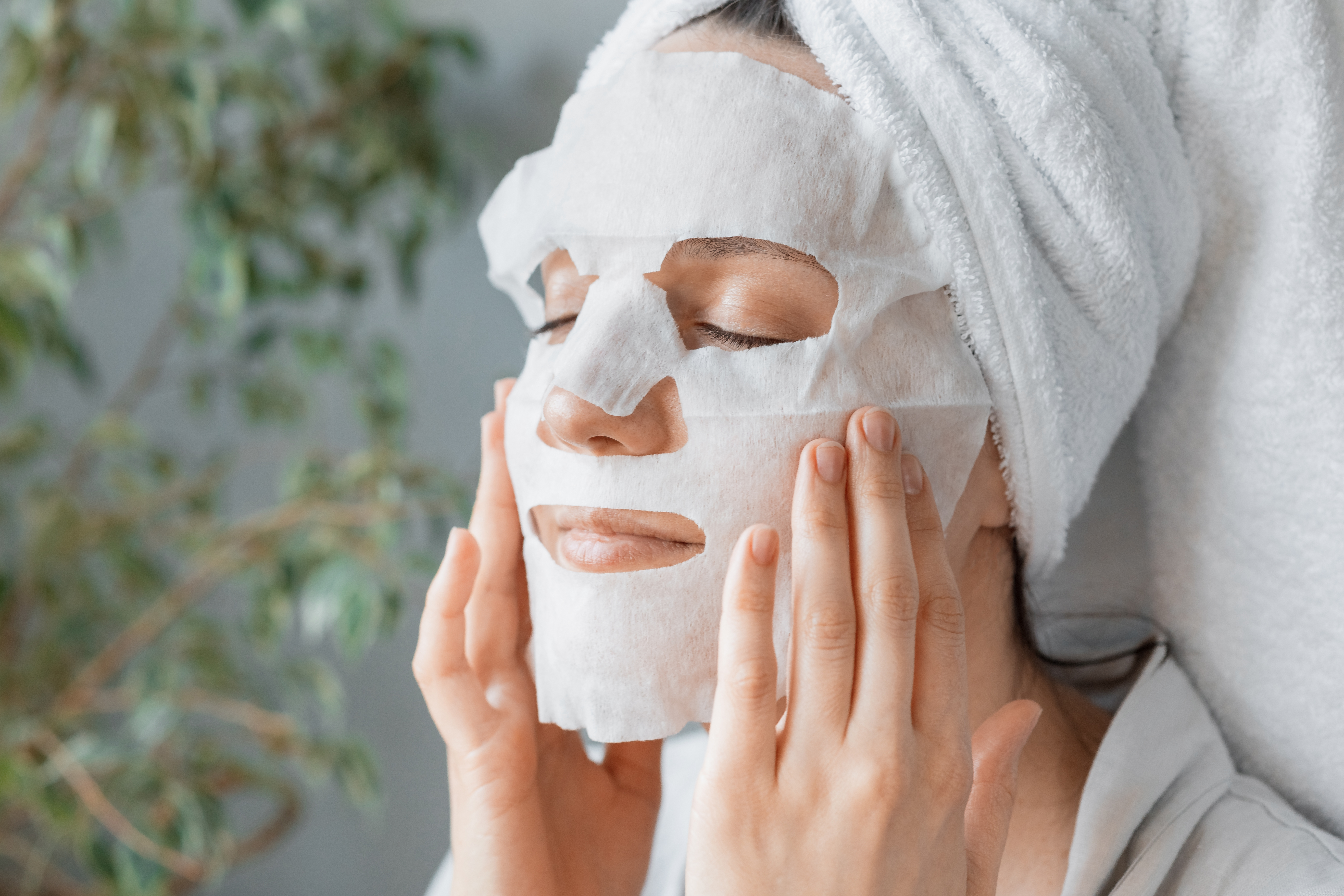 La presentación de las mascarillas puede ser cremosa, pastosa, gelatinosa o espumosa y sus activos pueden llegar a generar efectos 20 minutos después de haberse aplicado. (Foto Prensa Libre: Shutterstock)