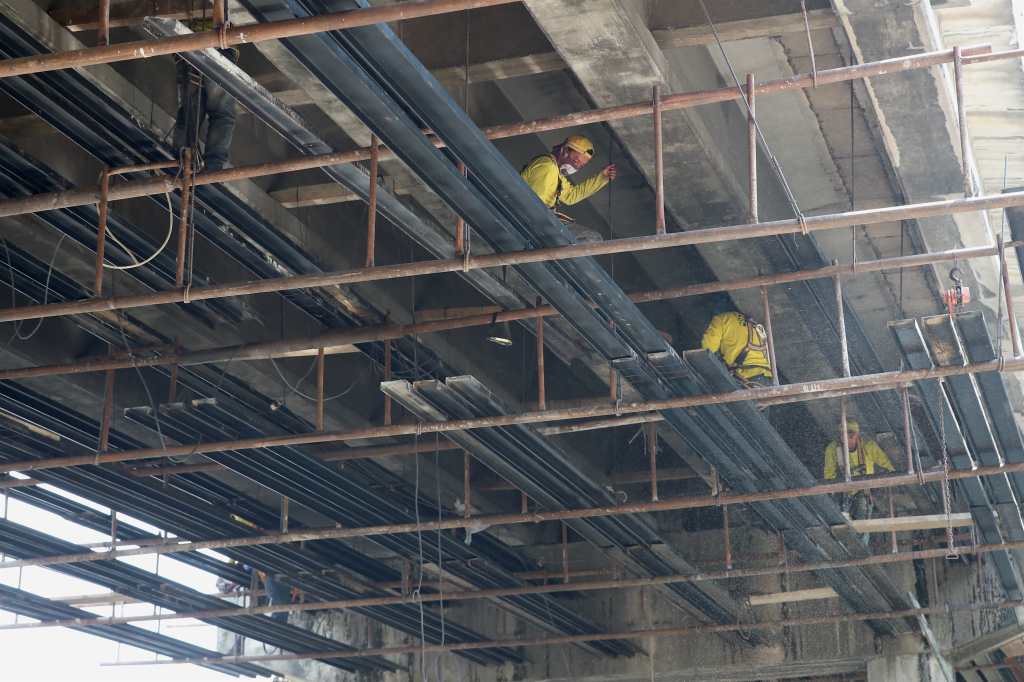 La Unidad Ejecutora de Conservación Vial -COVIAL-, realiza trabajos en el Puente Villalobos I, donde realiza la construcción de un nuevo puente para sustituir el actual que ha sufrido daños principalmente por las lluvias.<br />