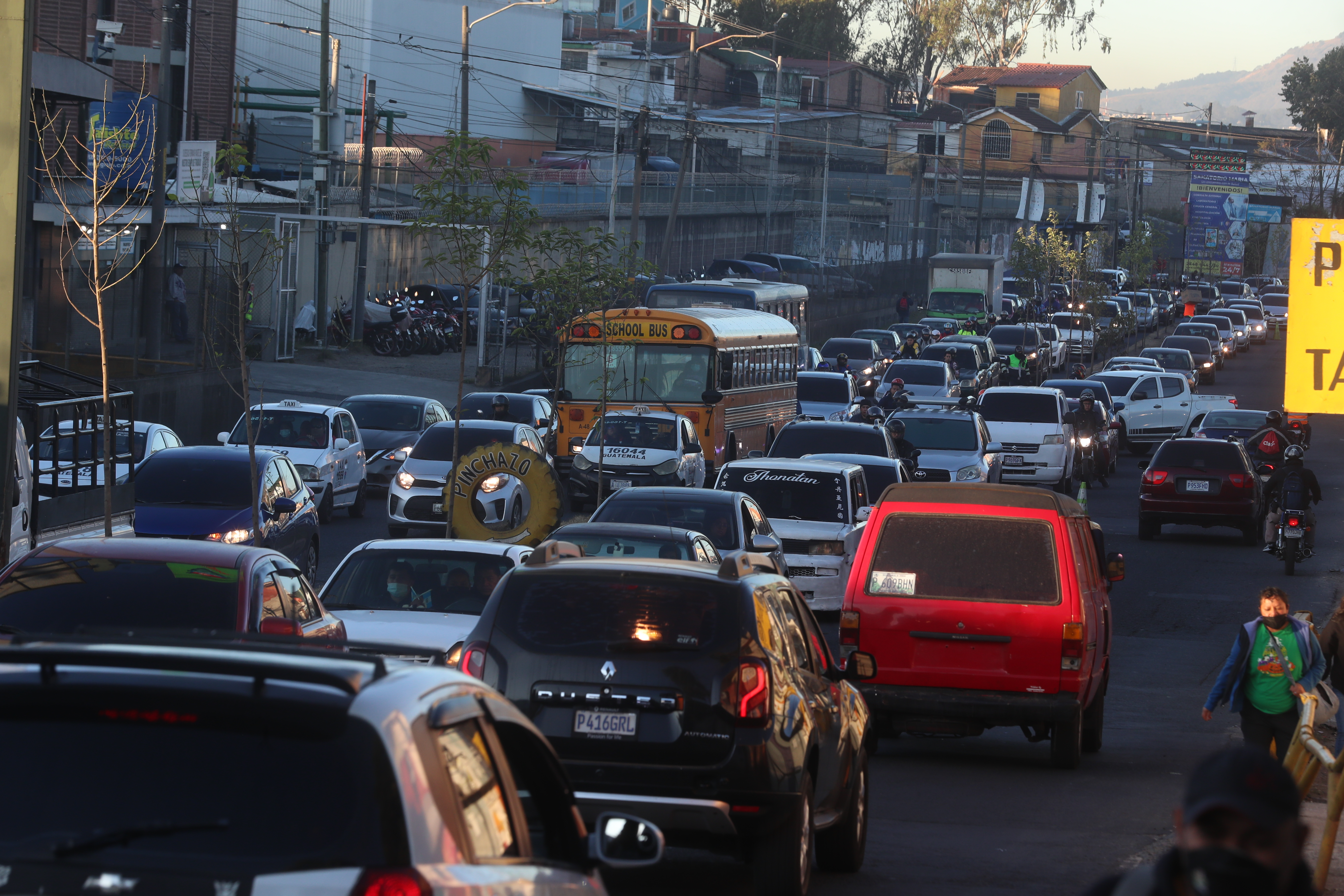 tránsito vehicular'