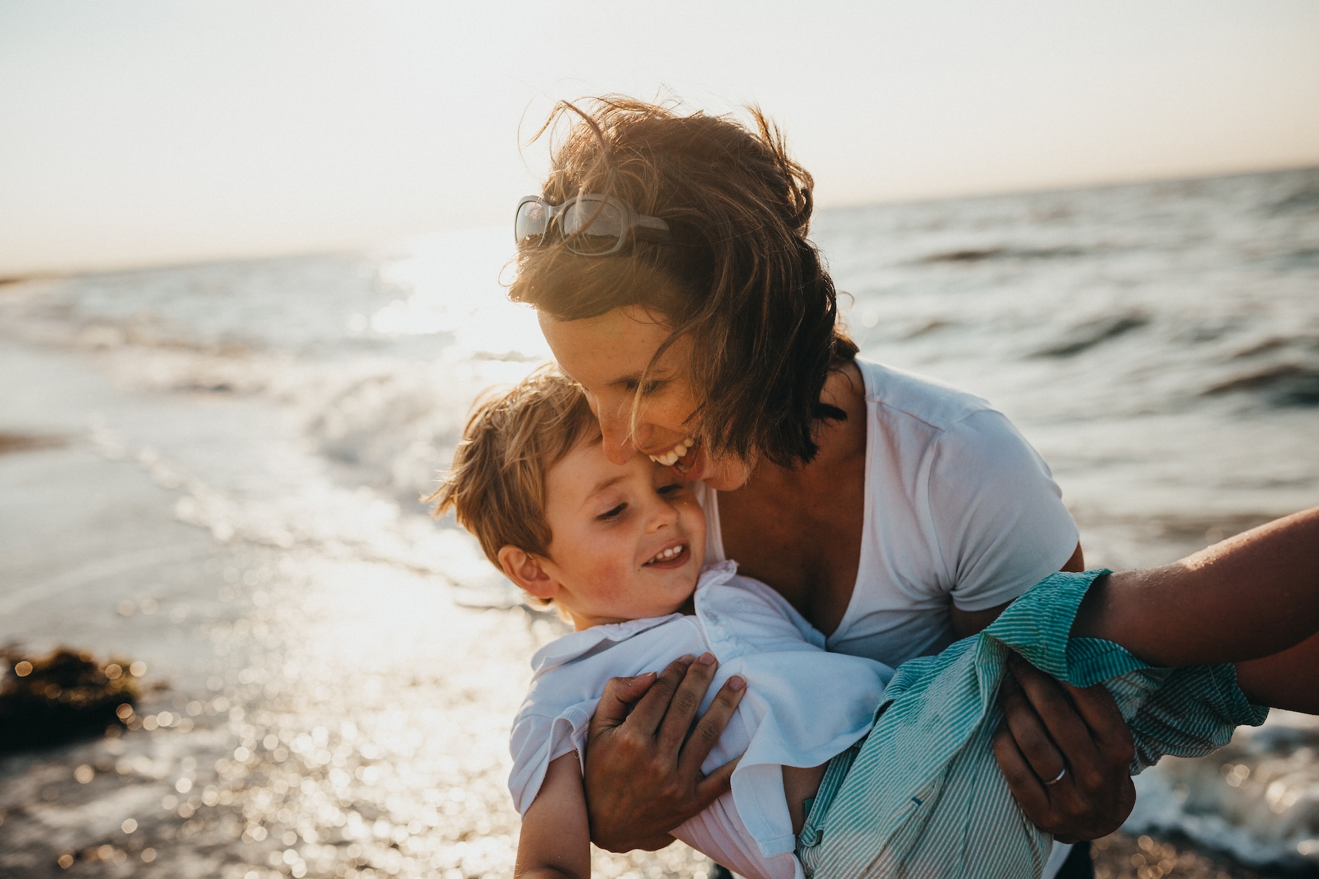 Autores han celebrado el amor de mamá con poemas y canciones para dedicar en su día. (Foto Prensa Libre: Xavier Mouton Photographie en Unsplash).