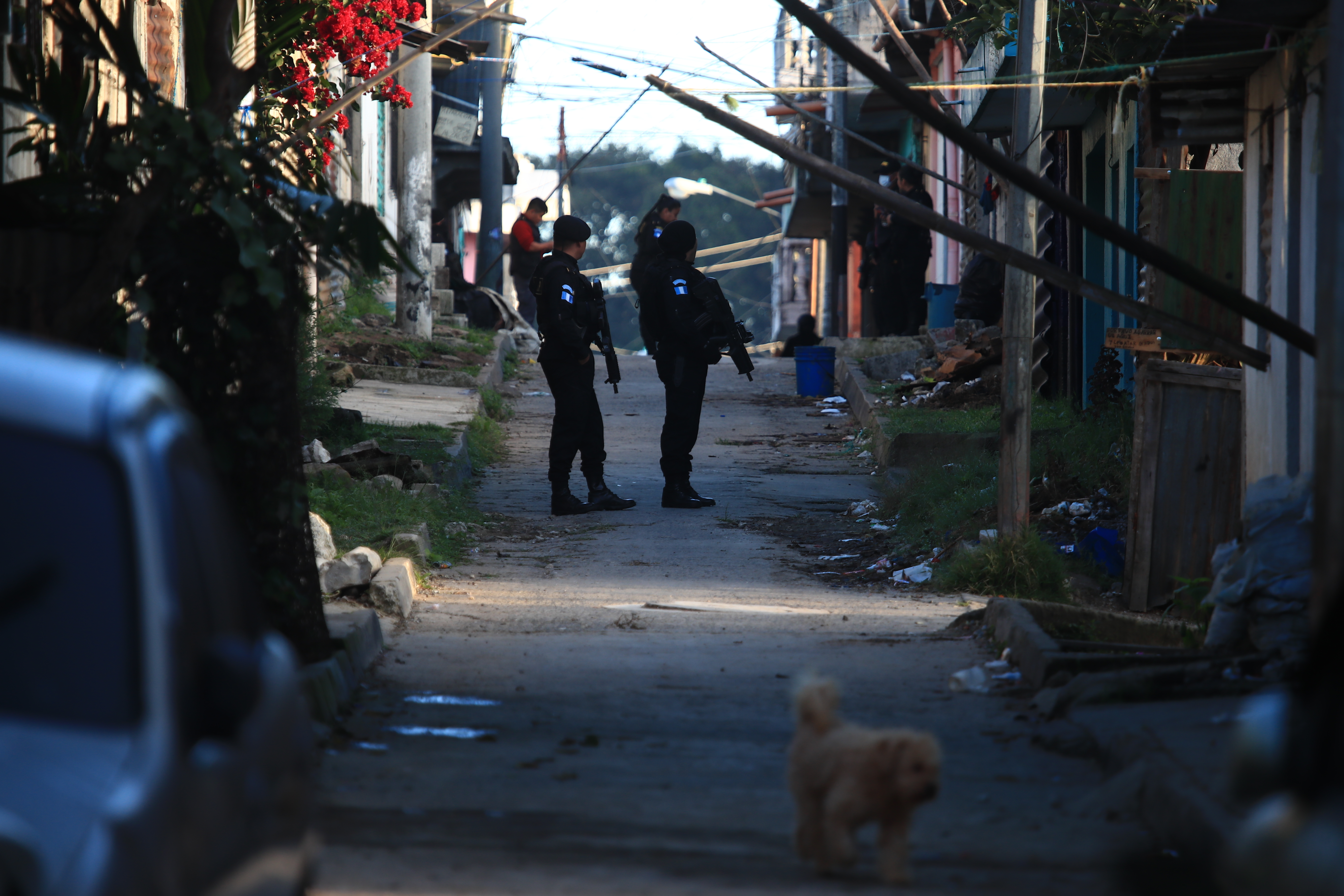 La Policía Nacional Civil informó este jueves que los cuatro policías que se reportaron sus desapariciones el pasado 8 de abril en realidad habrían dejado sus labores. (Foto Prensa Libre: Carlos Hernández)