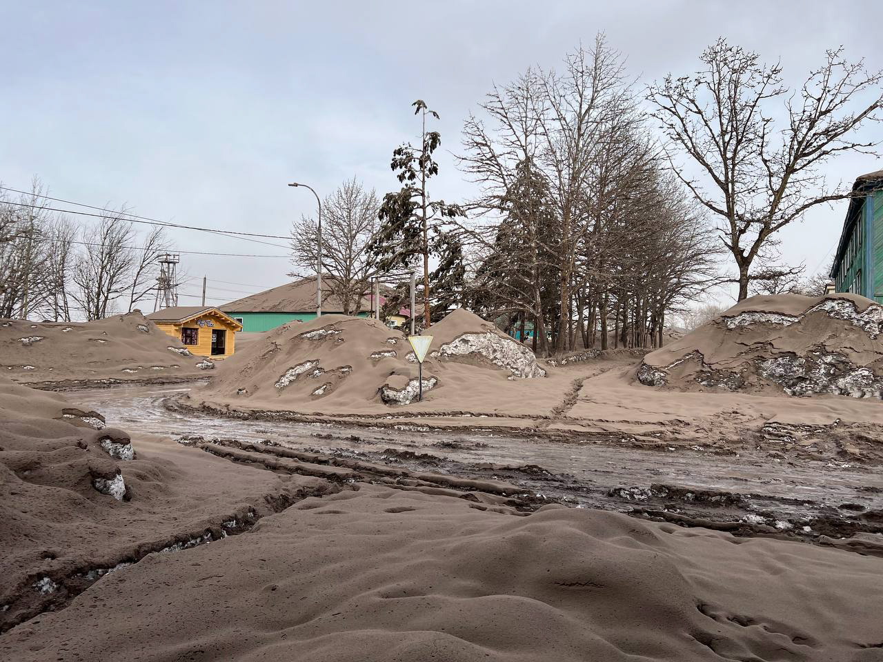 Volcán Shiveluch, en Extremo Oriente de Rusia, entró en erupción