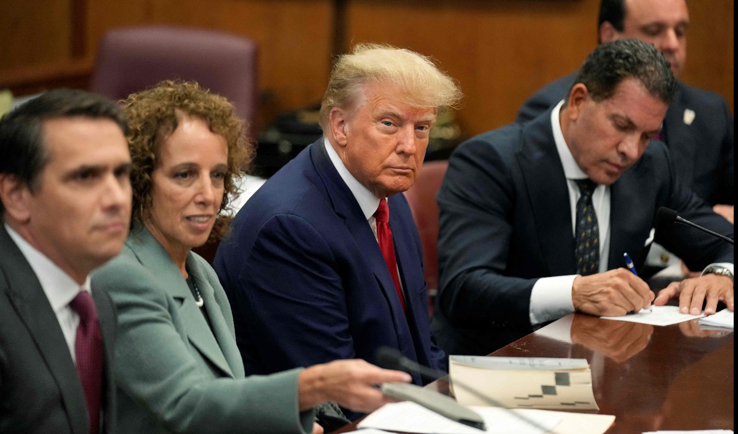 Donald Trump, durante la audiencia en corte de Manhattan. (Foto Prensa Libre: AFP)