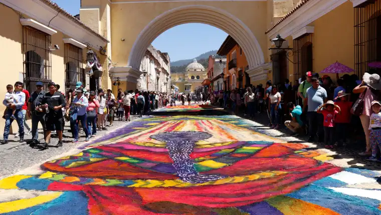 Turismo Semana Santa Alfombra Antigua 2023