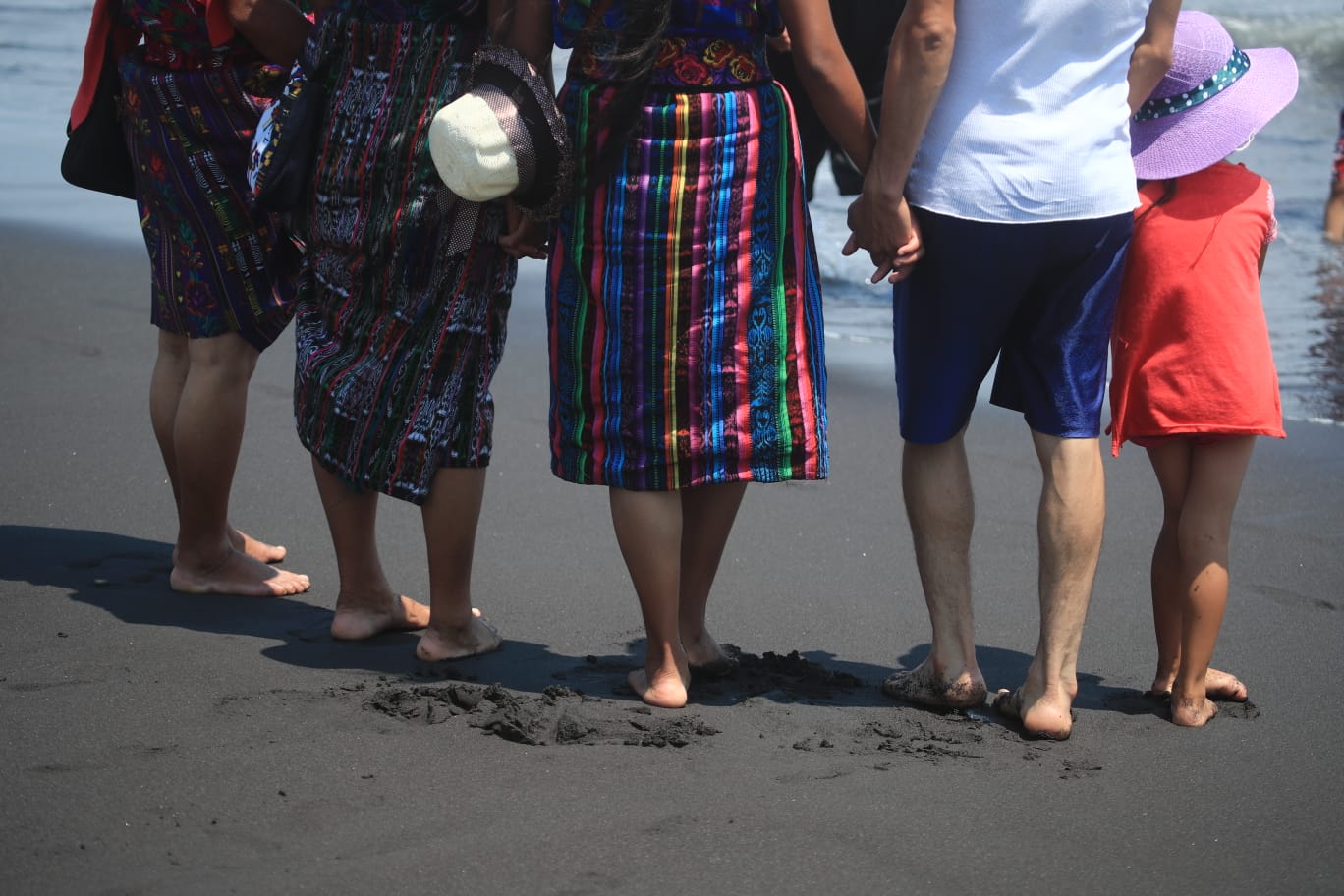 Fotos: Veraneantes abarrotan playa pública del Puerto de San José en el Domingo de Ramos'