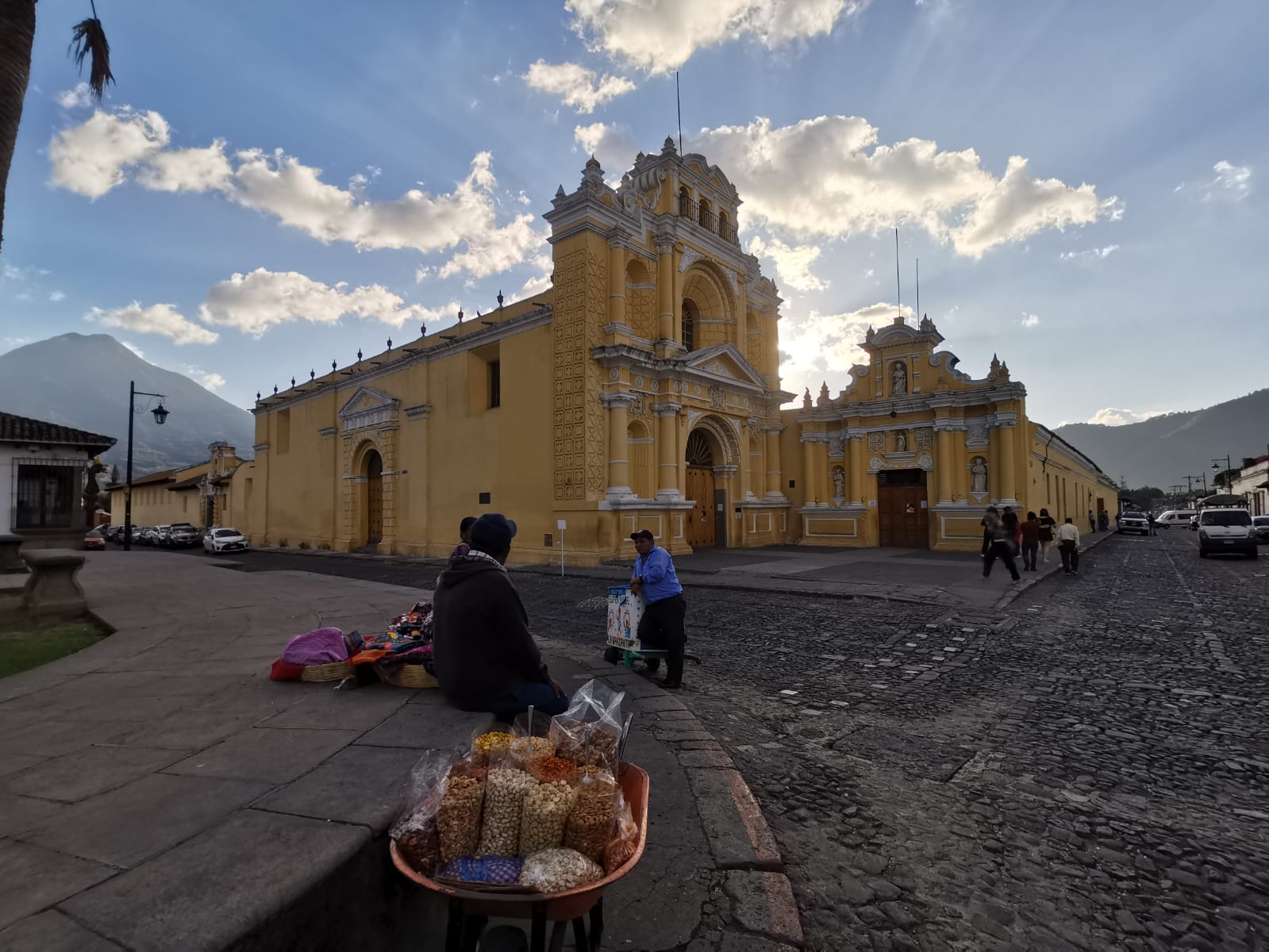 Vecinos y autoridades municipales de Antigua Guatemala, Sacatepéquez, están enfrentados por la puesta en marcha del Plan de Ordenamiento Territorial (POT). Un Tribunal de Amparo suspendió en forma provisional su aprobación. (Foto Prensa Libre: Raúl Barreno Castillo).