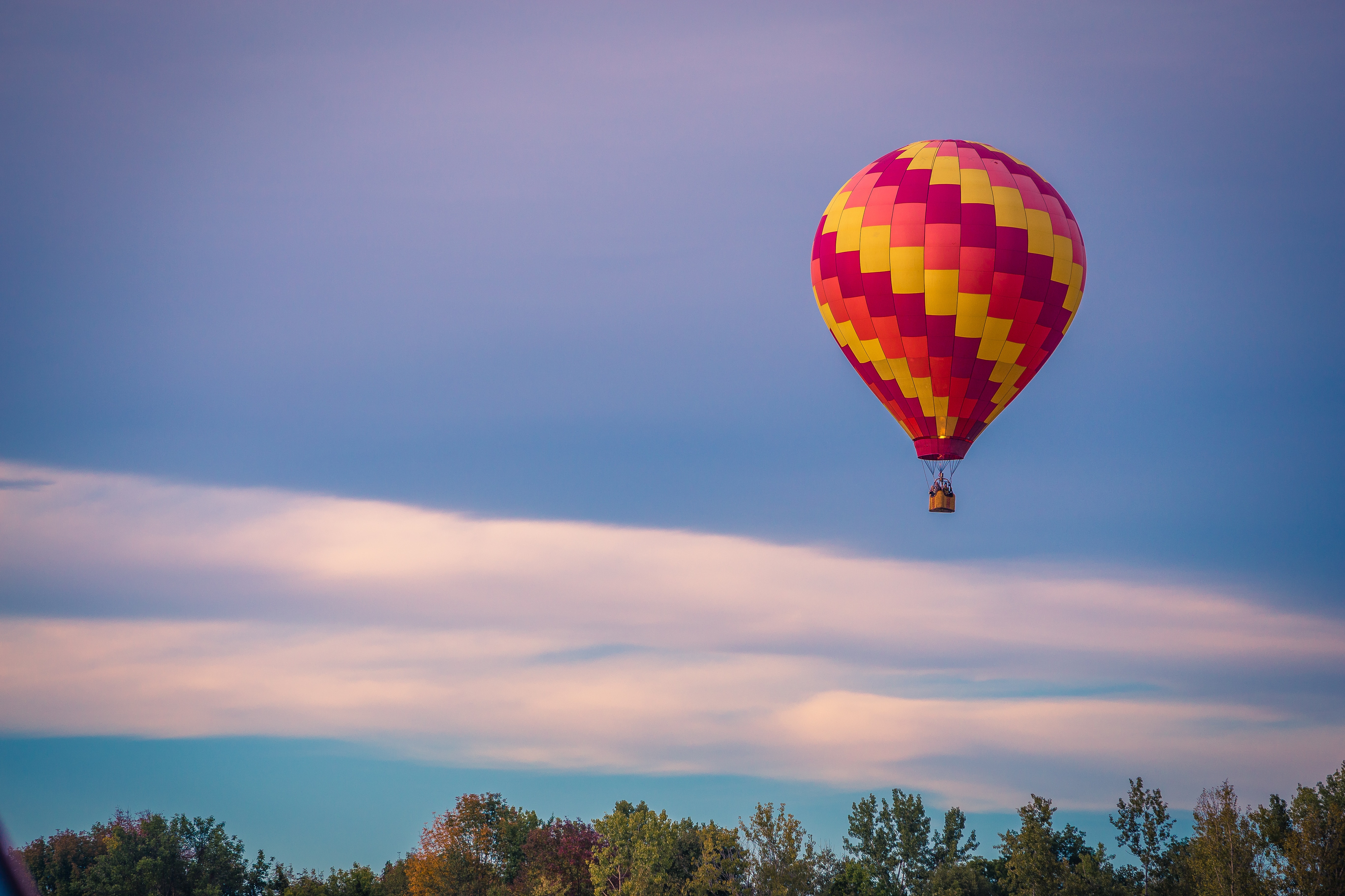 Un globo aerostático se accidentó en Teotihuacán, México, y dos de sus ocupantes murieron. (Foto Prensa Libre: Unsplash)