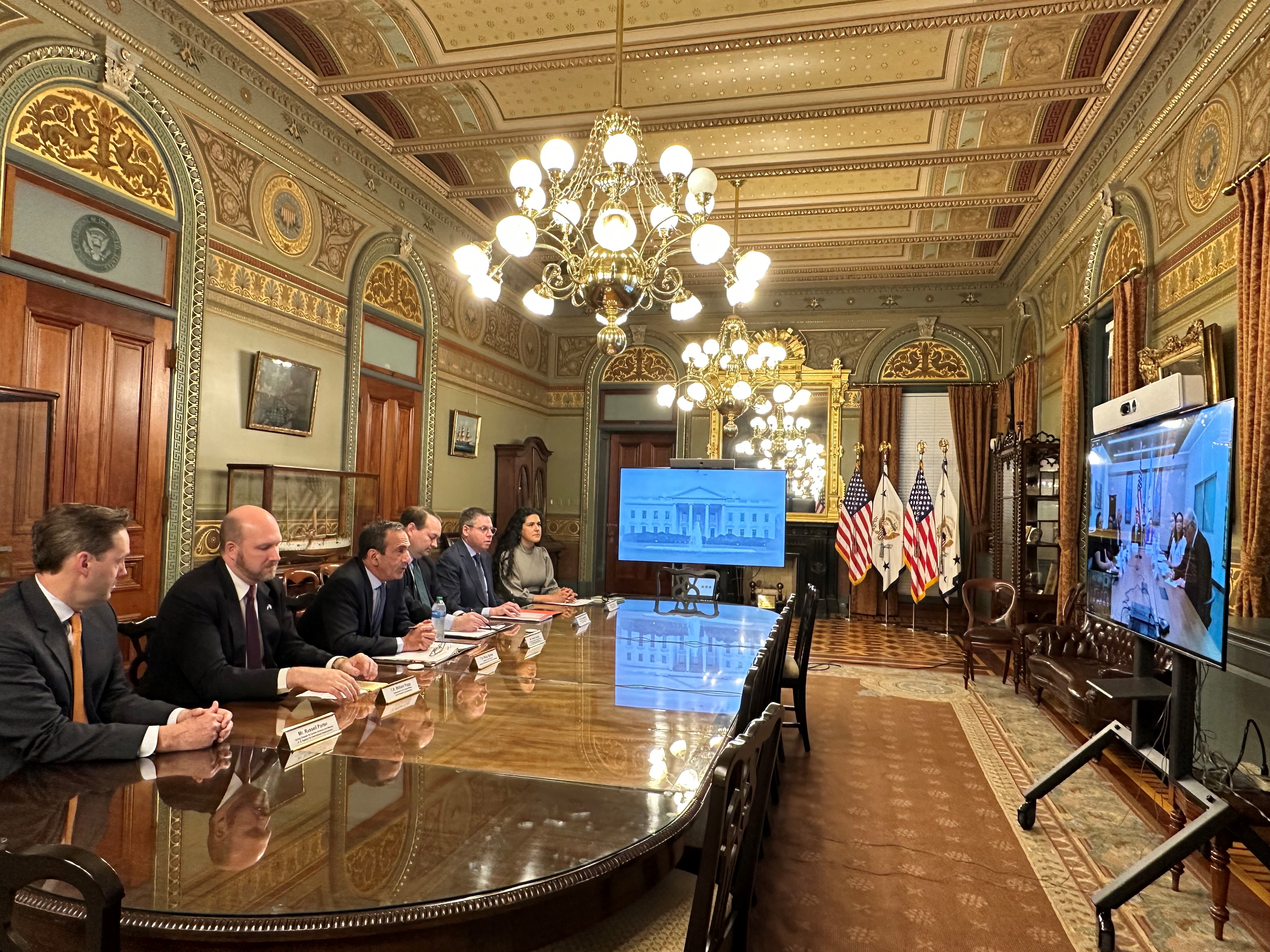 Autoridades de EE. UU. se reunieron con representantes de la sociedad civil de Guatemala para hablar sobre observación electoral. (Foto Prensa Libre: Tomada de @PhilGordon46)