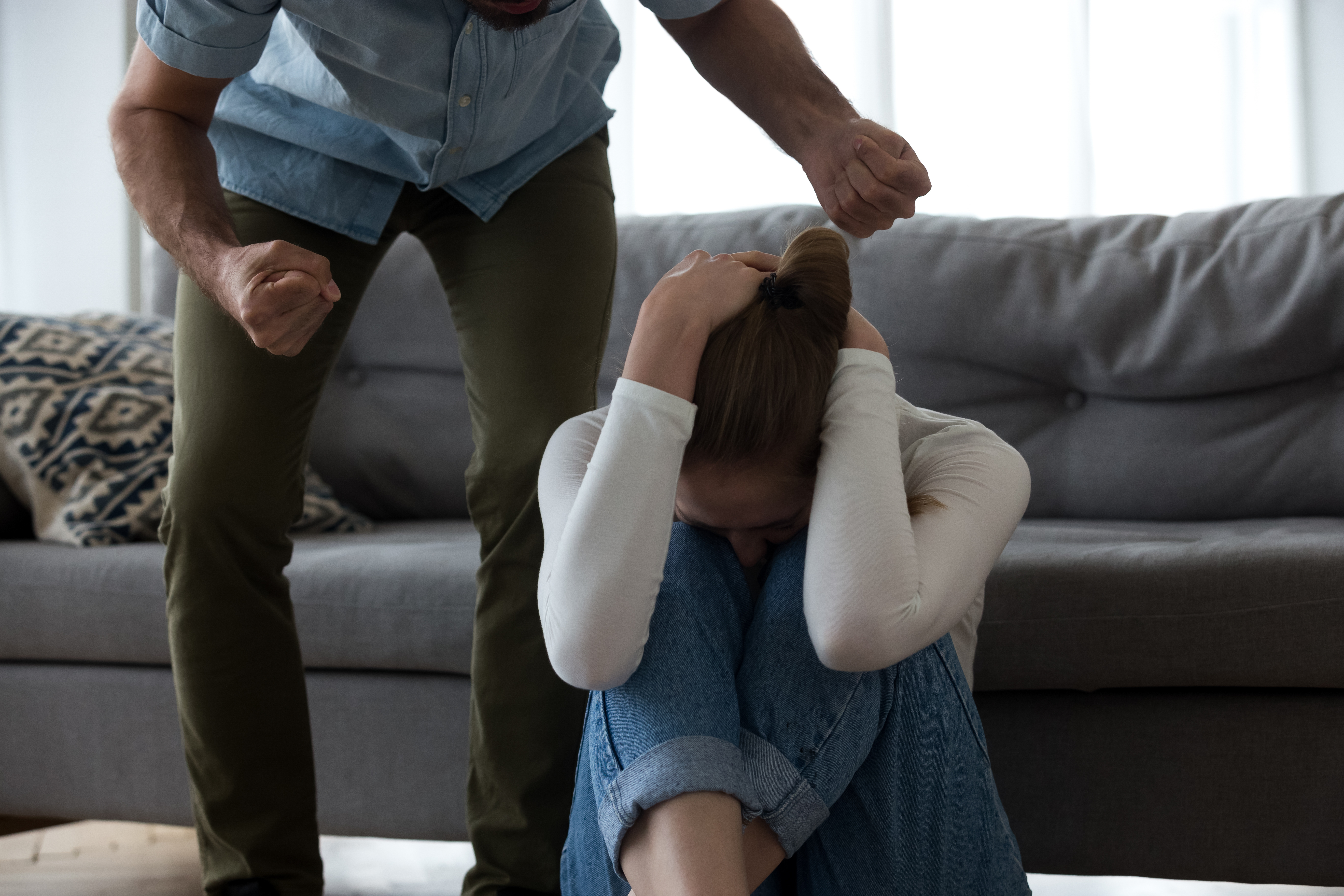 La violencia psicológica contra la mujer abre la puerta a la violencia física, sexual y económica, que están tipificadas como delito. (Foto Prensa Libre: Shutterstock)