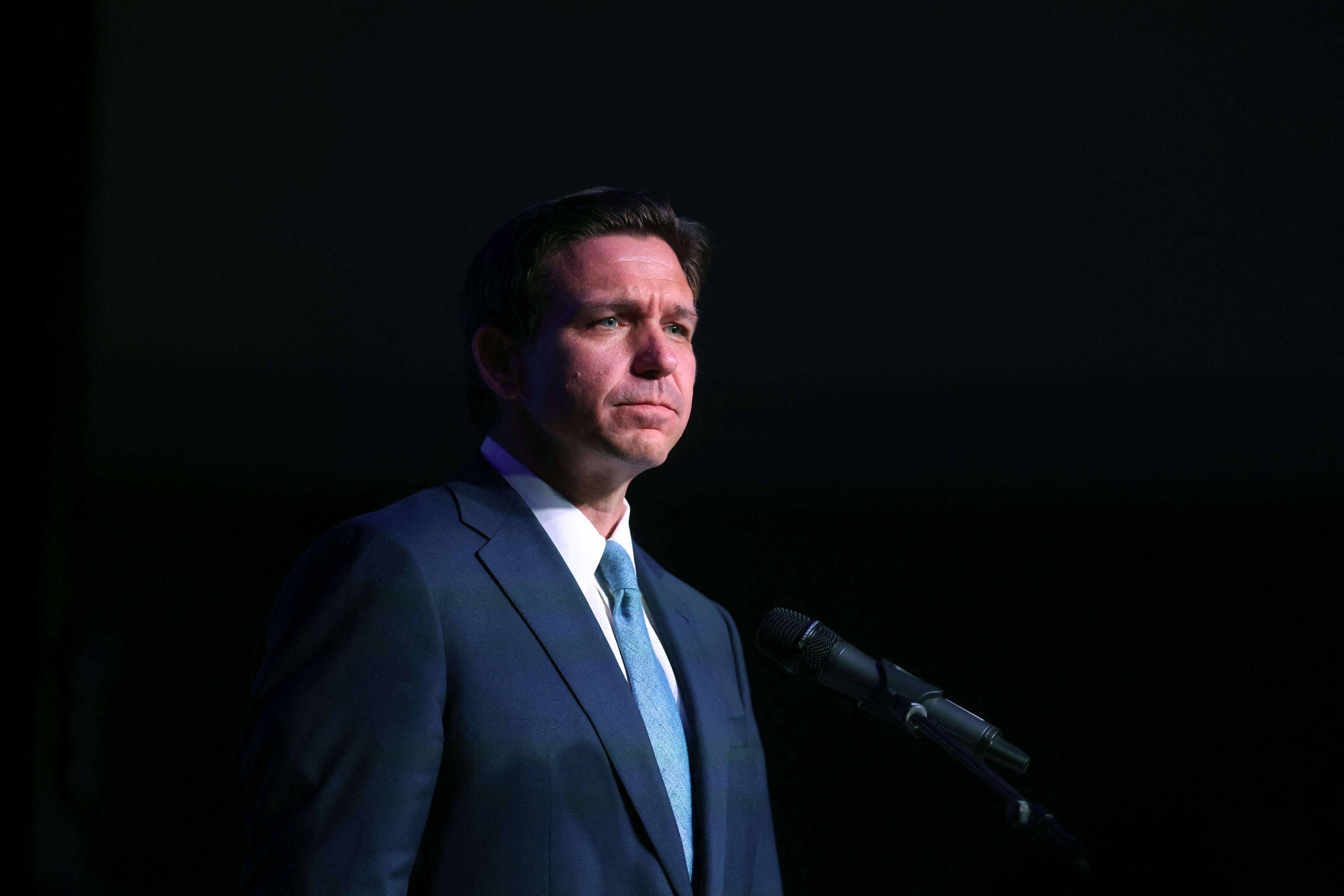 El gobernador de Florida, Ron DeSantis, en una actividad Foto Prensa Libre: Getty Images/AFP)