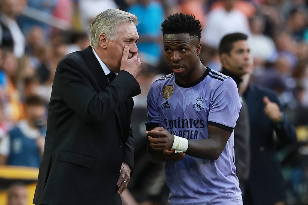 Ancelotti y Vinícius Jr en el partido ante Valencia