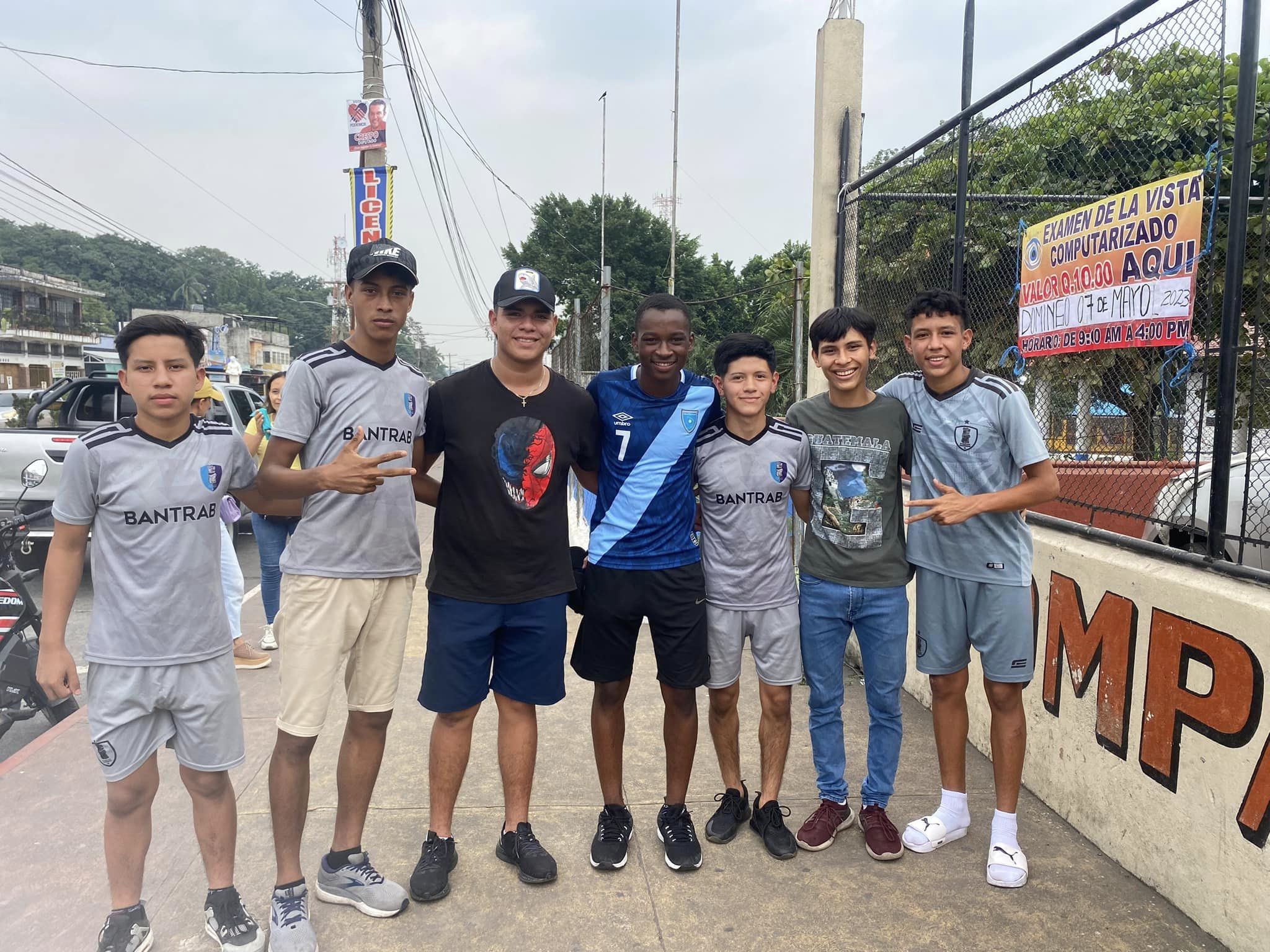 Marvin Avila Jr fue recibido por amigos y vecinos