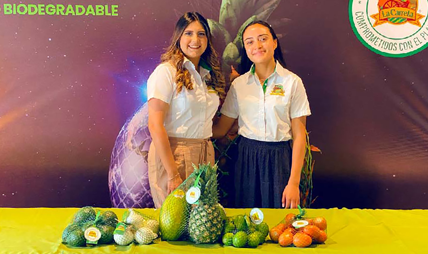 Lucía Ortega, jefe de mercadeo; y Belmaris Donis, coordinadora de innovación y desarrollo de productos La Carreta. Foto Prensa Libre: Cortesía