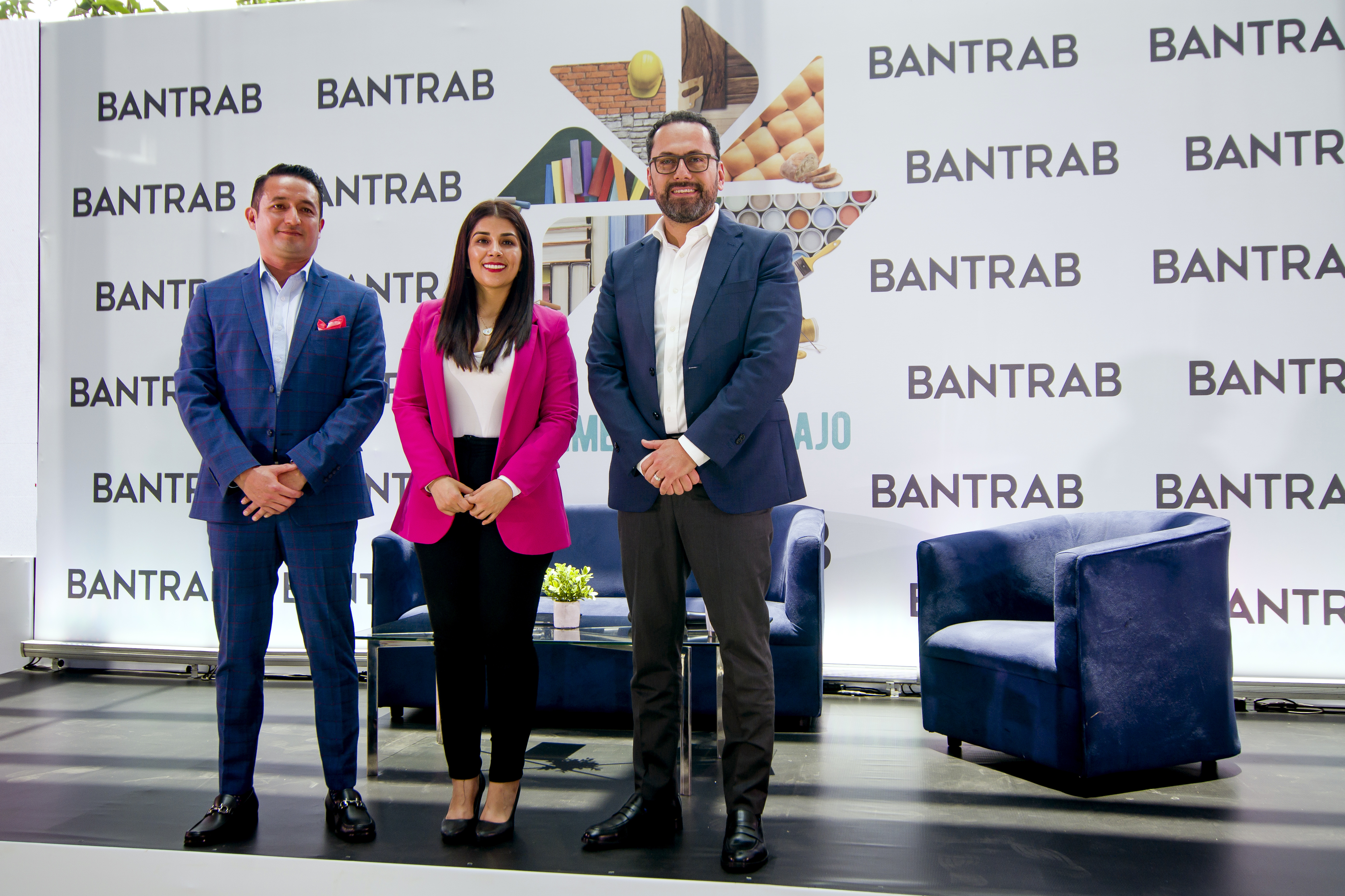 Carlos Carías, director de Banca de Personas; Andrea Morán, coordinadora de Desarrollo Humano; y Carlos Granados, director de Desarrollo de Mercados. Foto Prensa Libre: Sergio Muñoz