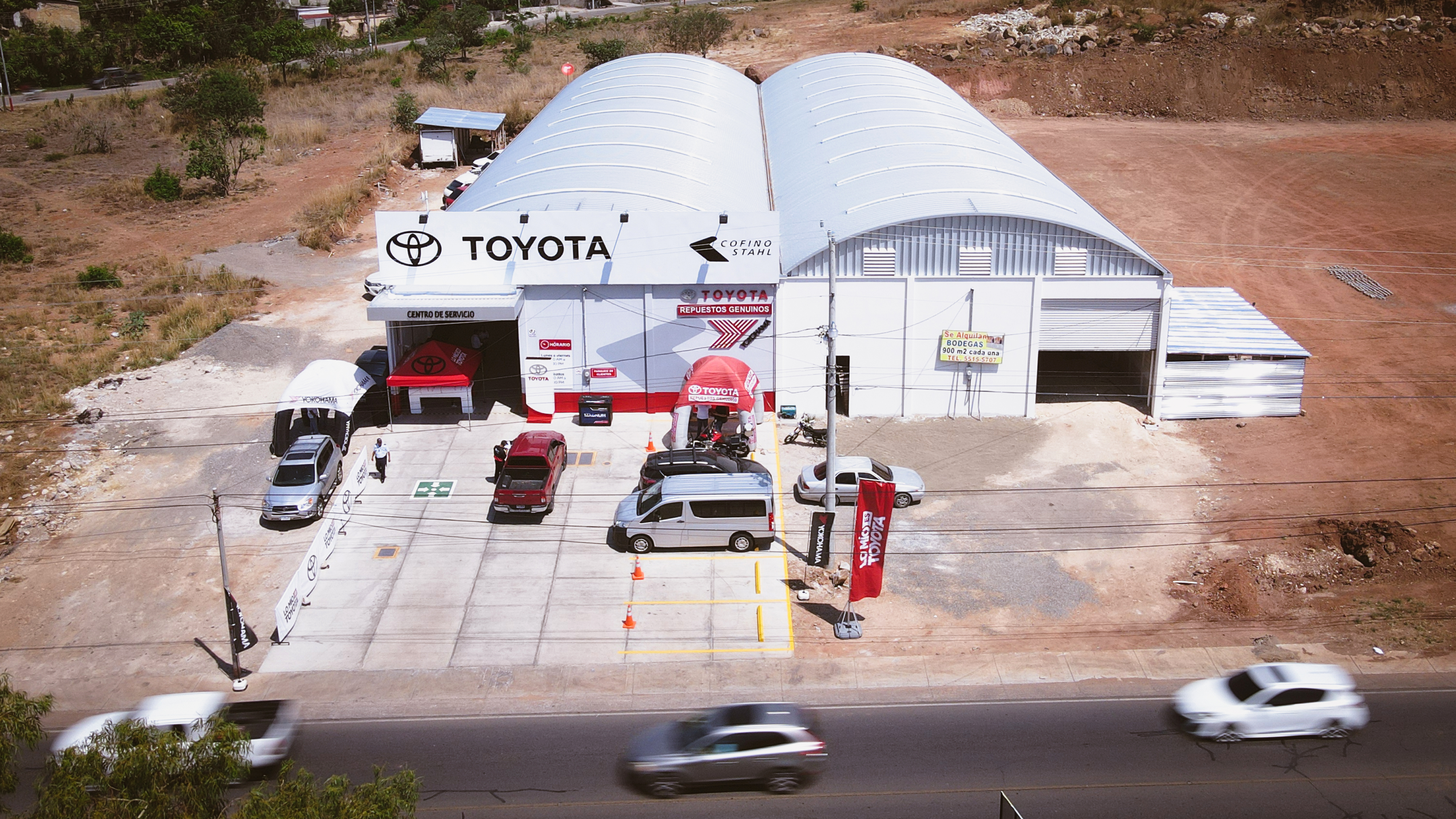 El Centro de Servicio 17, de Cofiño Stahl, beneficiará a los clientes del departamento de Jutiapa y a quienes transiten en la carretera y necesiten un mantenimiento express. Foto Prensa LIbre: Cortesía