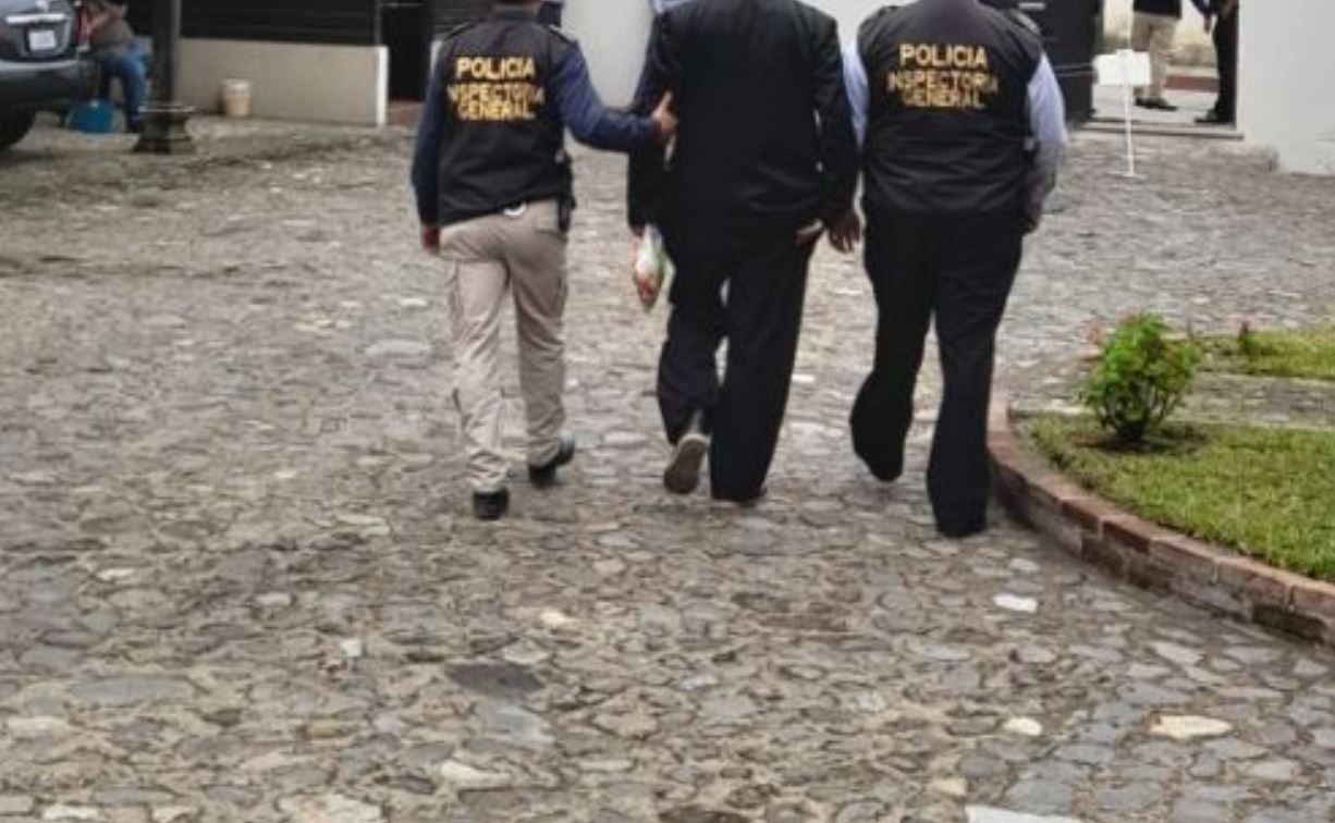 El auxiliar fiscal Kenthon Adam Medina Lara fue capturado por supuestas anomalías. (Foto Prensa Libre: MP) 