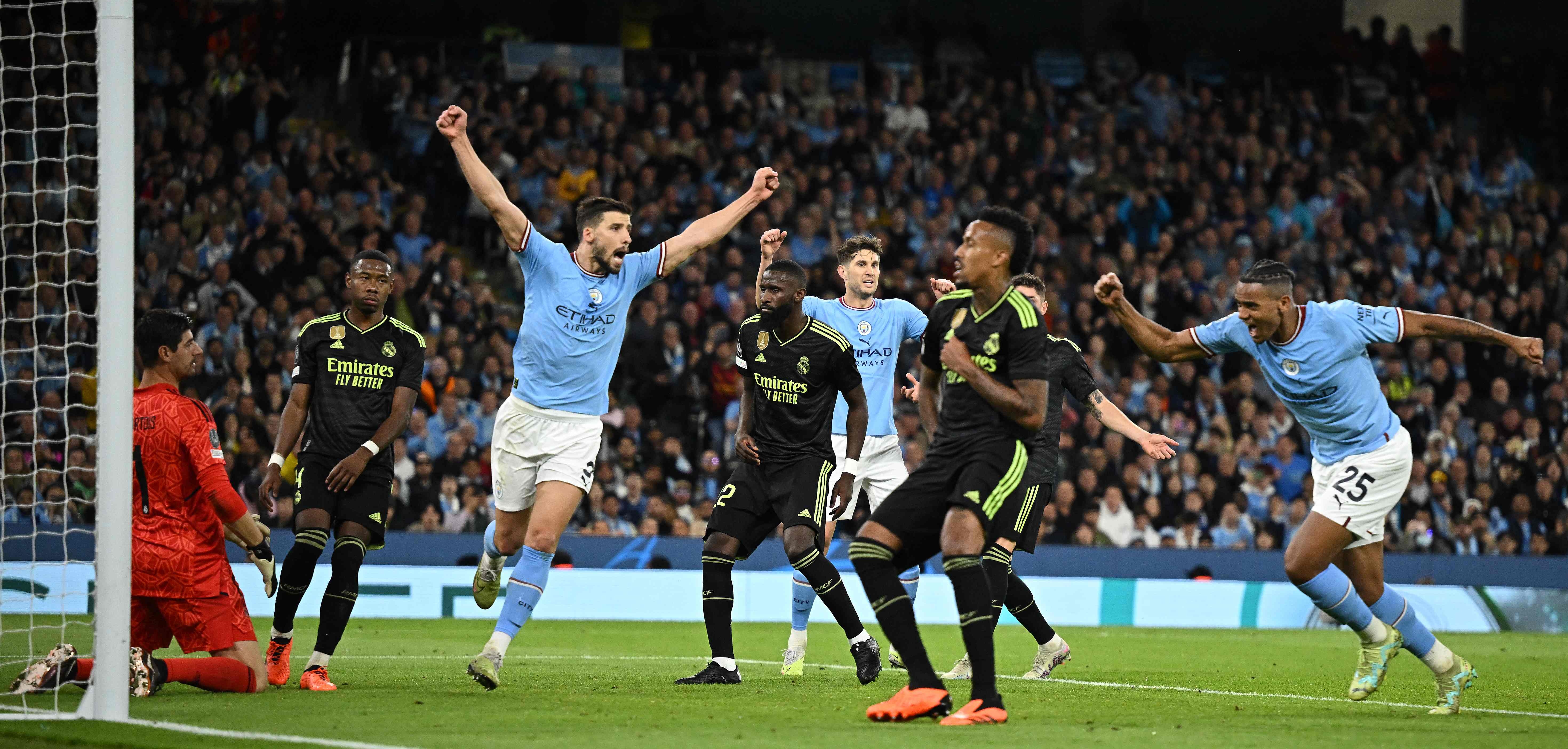 Manuel Akanji festeja el tercer gol del City luego del desvío de Eder Militao. (Foto Prensa Libre: AFP)