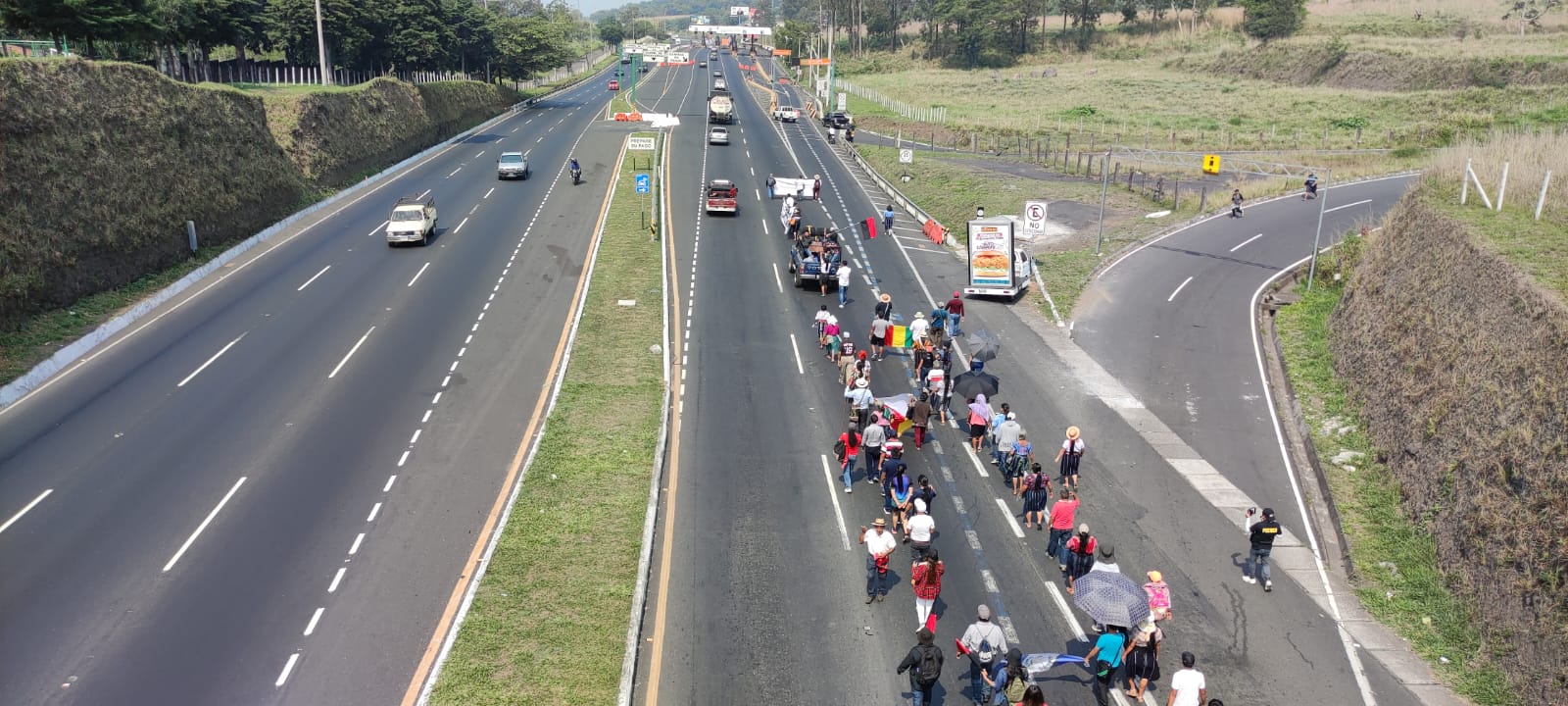 Fotos: las imágenes que narran cómo fue el retiro del peaje en la autopsita Palín-Escuintla'