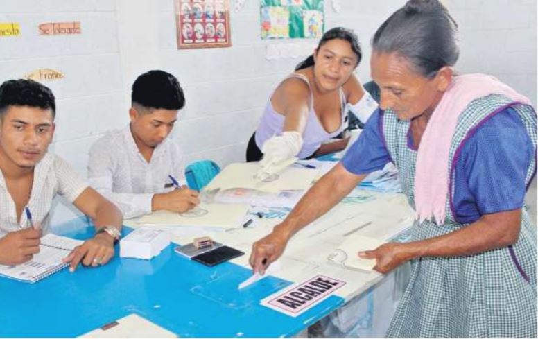 caciques y clanes familiares no promueven los procesos democráticos en los partidos políticos y privilegian la permanencia de personas con intereses personales.   (Foto Prensa Libre: Hemeroteca)