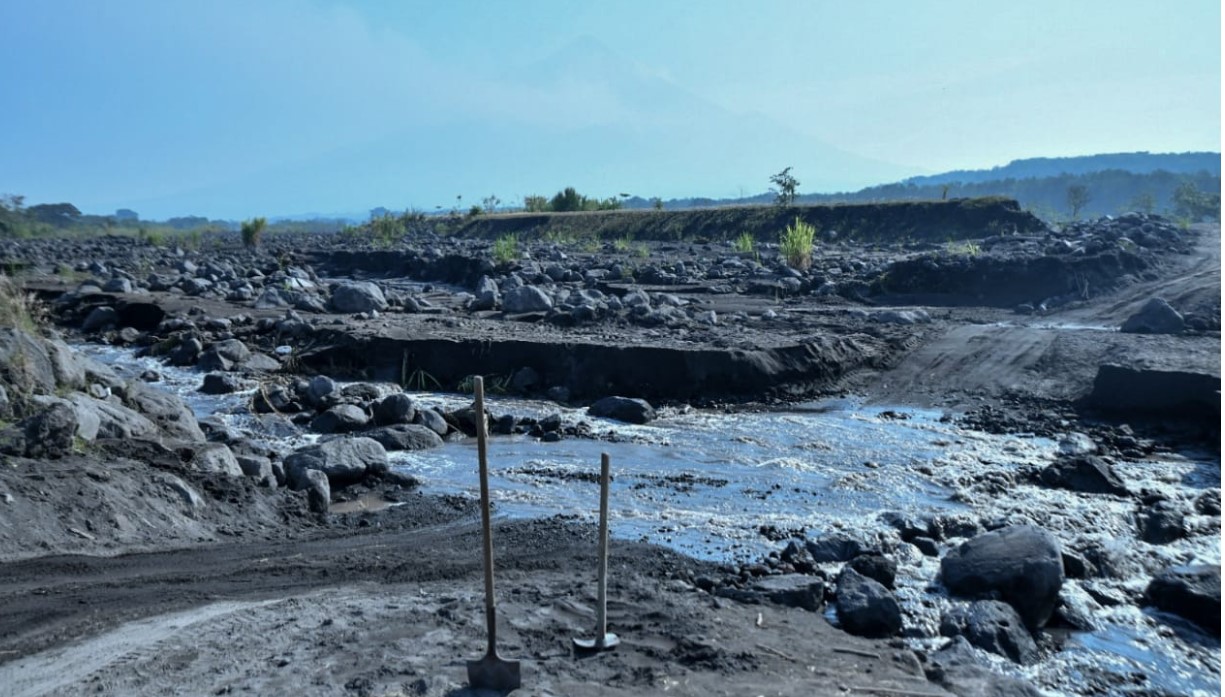 Los lahares podrían anegar a localidades por fuerte lluvia, advierten las autoridades. (Foto: Conred/Insivumeh)