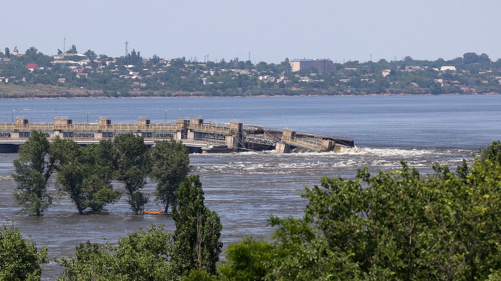 La represa de Kajovka sufrió daños severos y terminó por colapsar el 6 de junio. Reuters