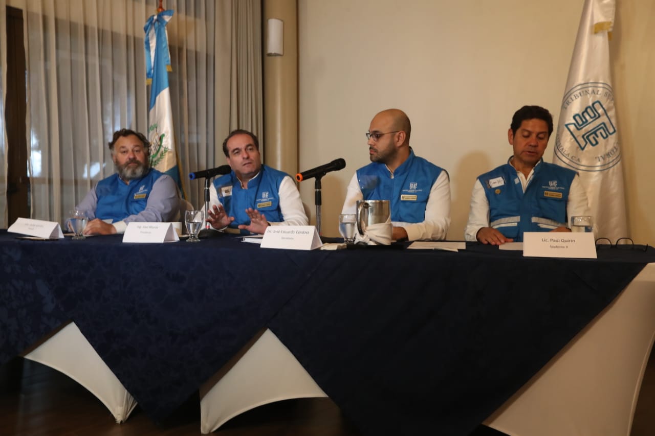 La JEDC informó que el día de las elecciones se canceló el contrato con la empresa que suministraba un sistema alterno de conteo de votos, porque este no funcionó. (Foto Prensa Libre: Roberto López)