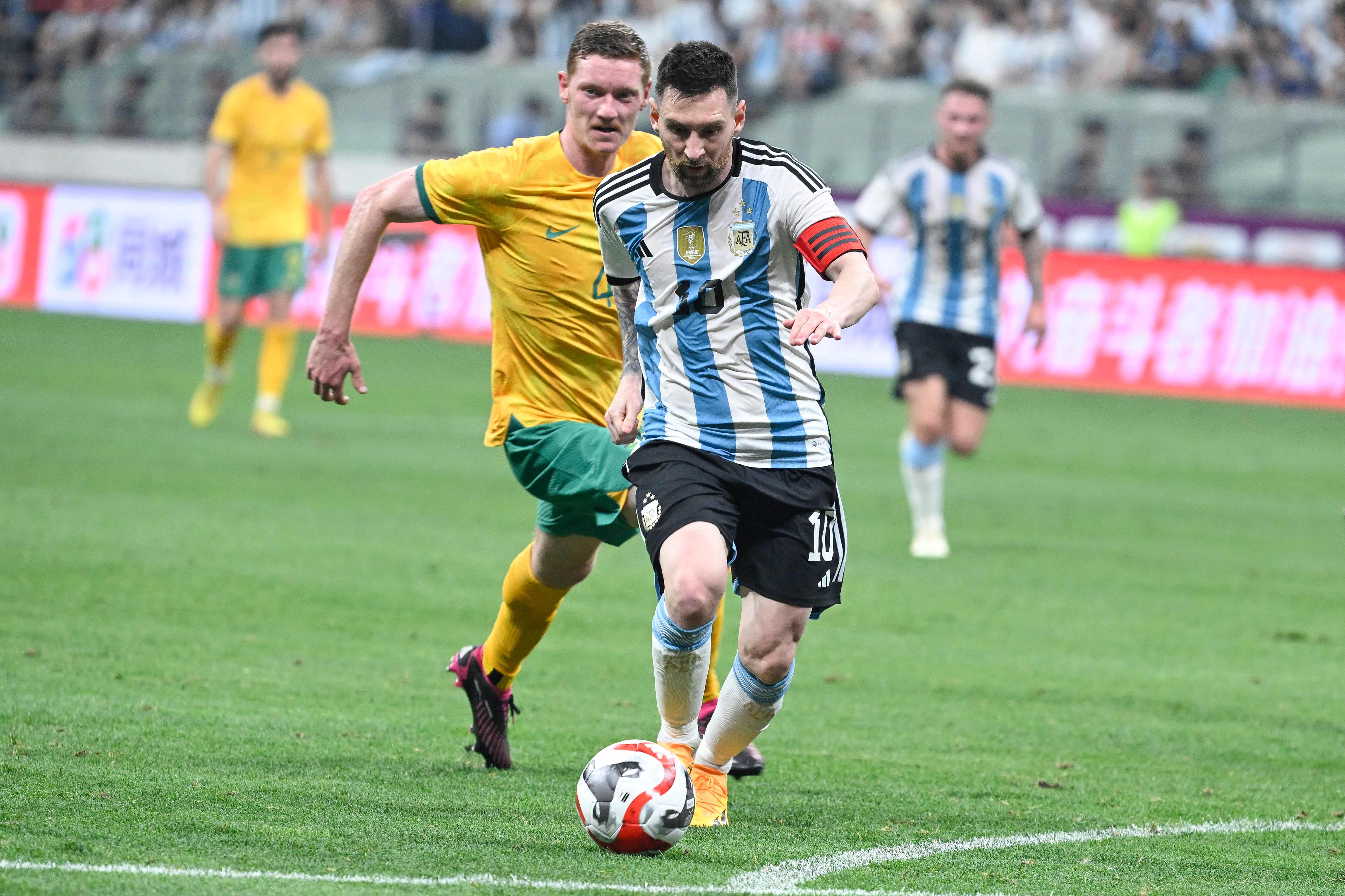 Lionel Messi en el partido amistoso contra Autralia. (Foto Prensa Libre: AFP)