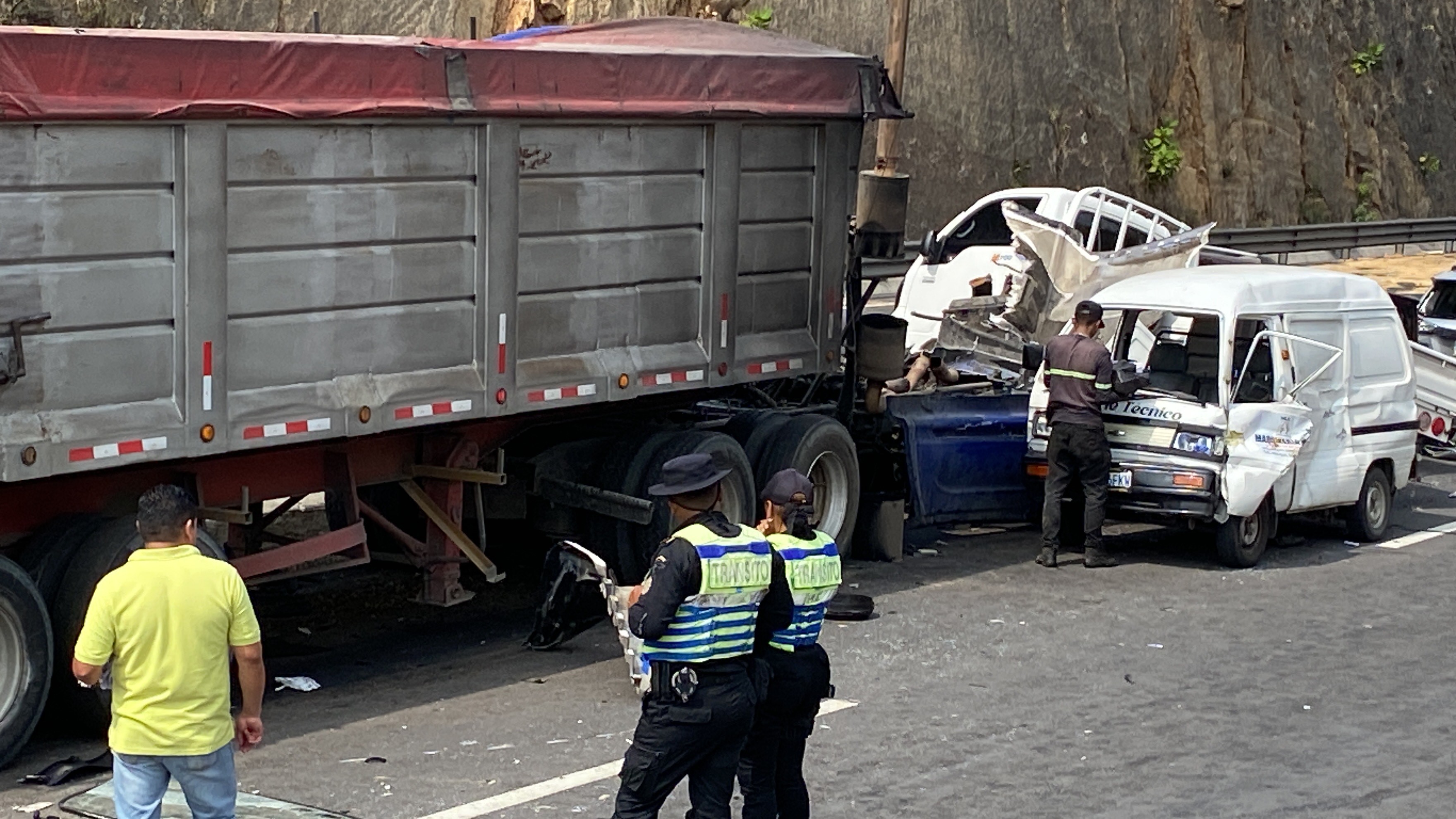 Accidente múltiple en el Libramiento de Chimaltenango (11)'